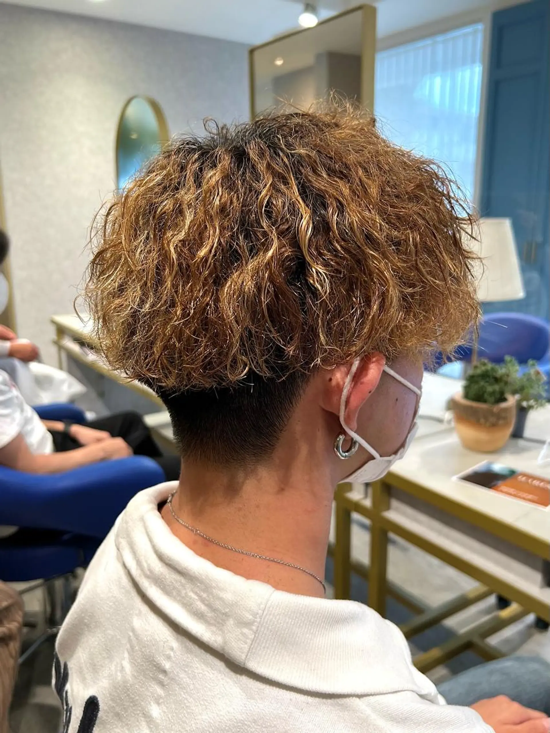 ショート カラー パーマ ヘアアレンジ メンズ メンズブリーチ メンズパーマ プードルパーマ メンズツイストパーマ ツイストスパイラルパーマ men’s salon NOA solte. 【メンズサロン ノアソルテ】所属・メンズパーマ職人 加藤 弘貴のヘアスタイル