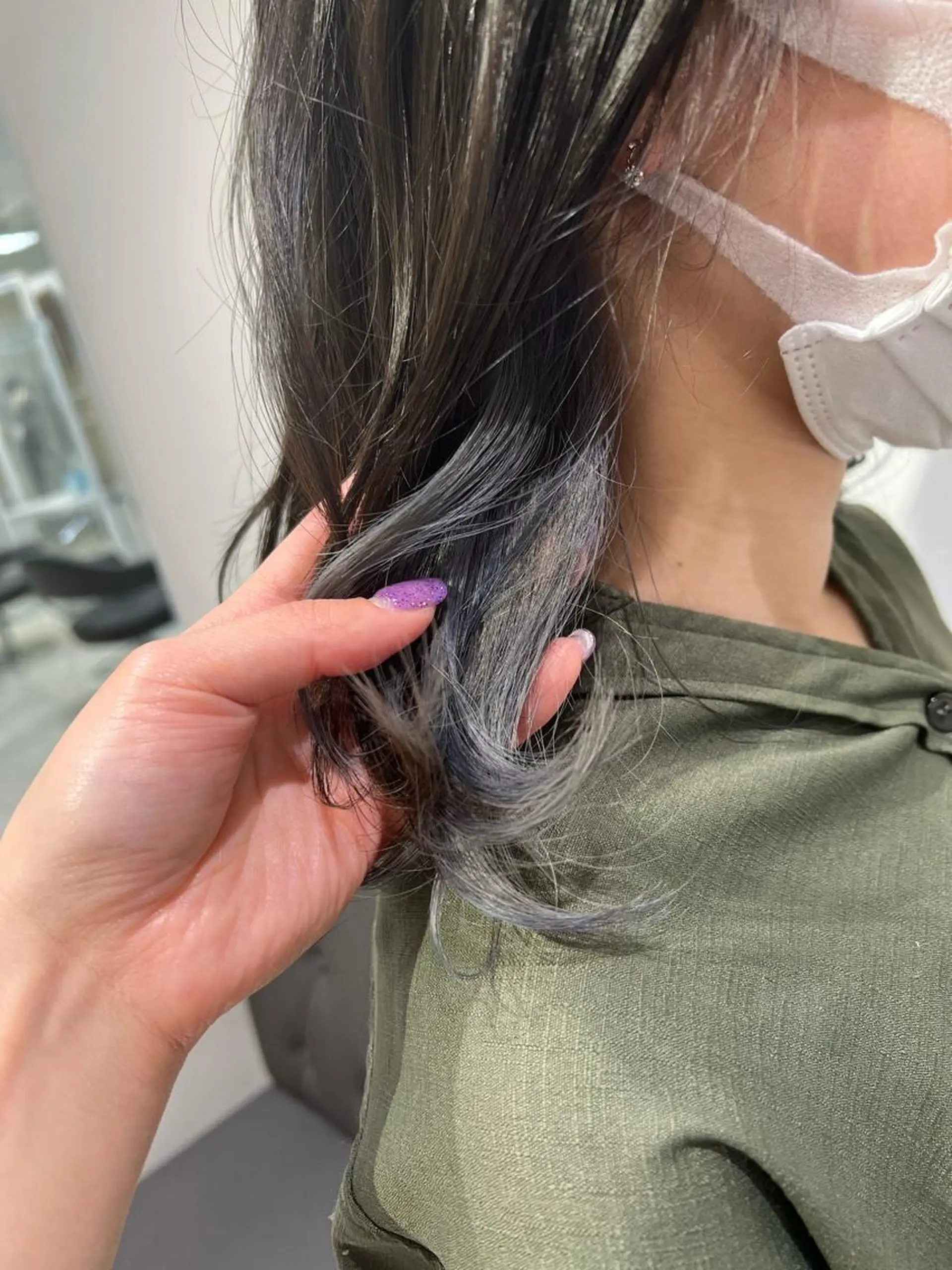 セミロング カラー ブリーチ ブルーカラー シルバー ヘアカラー トリートメント 【暖色カラー特化】 中山由梨のヘアスタイル