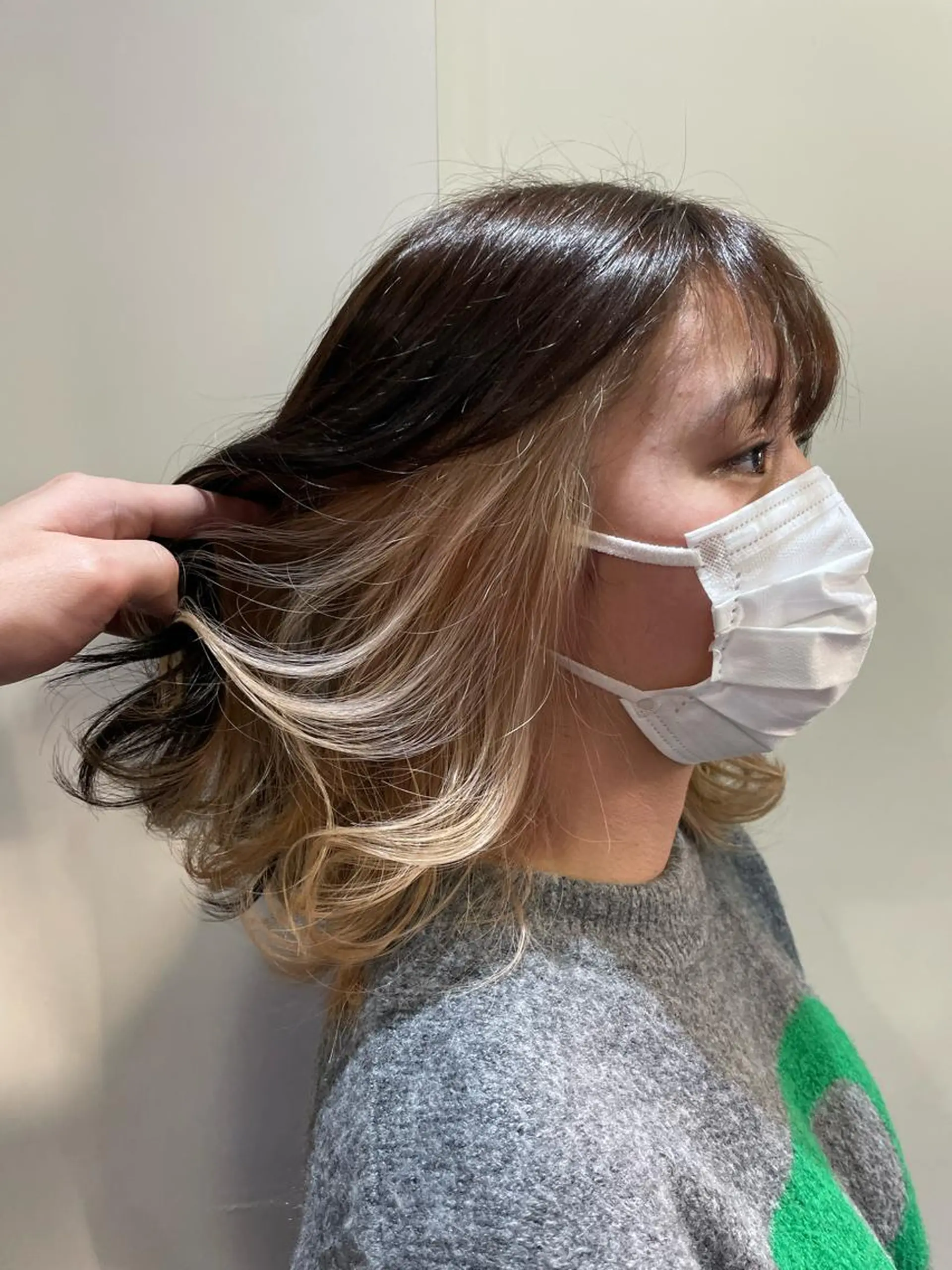 ミディアム カラー アッシュ バレイヤージュ ベージュカラー ブリーチ ブロンド ヘアカラー Carpe Diem所属・安田和洋 ブリーチカラー特化のヘアスタイル