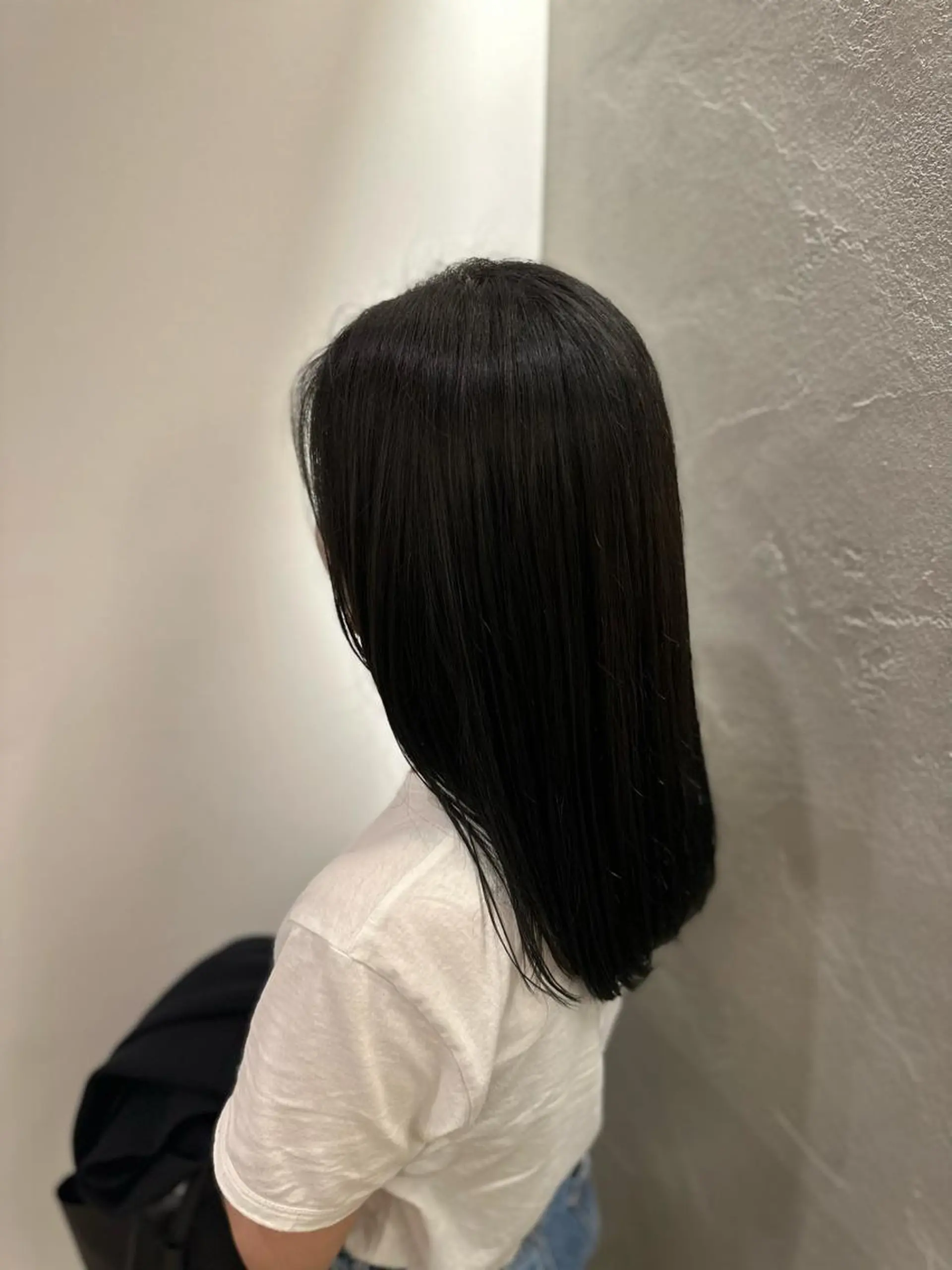 セミロング カラー 黒髪 ブルーカラー ブルーブラック 溜 一太のヘアスタイル