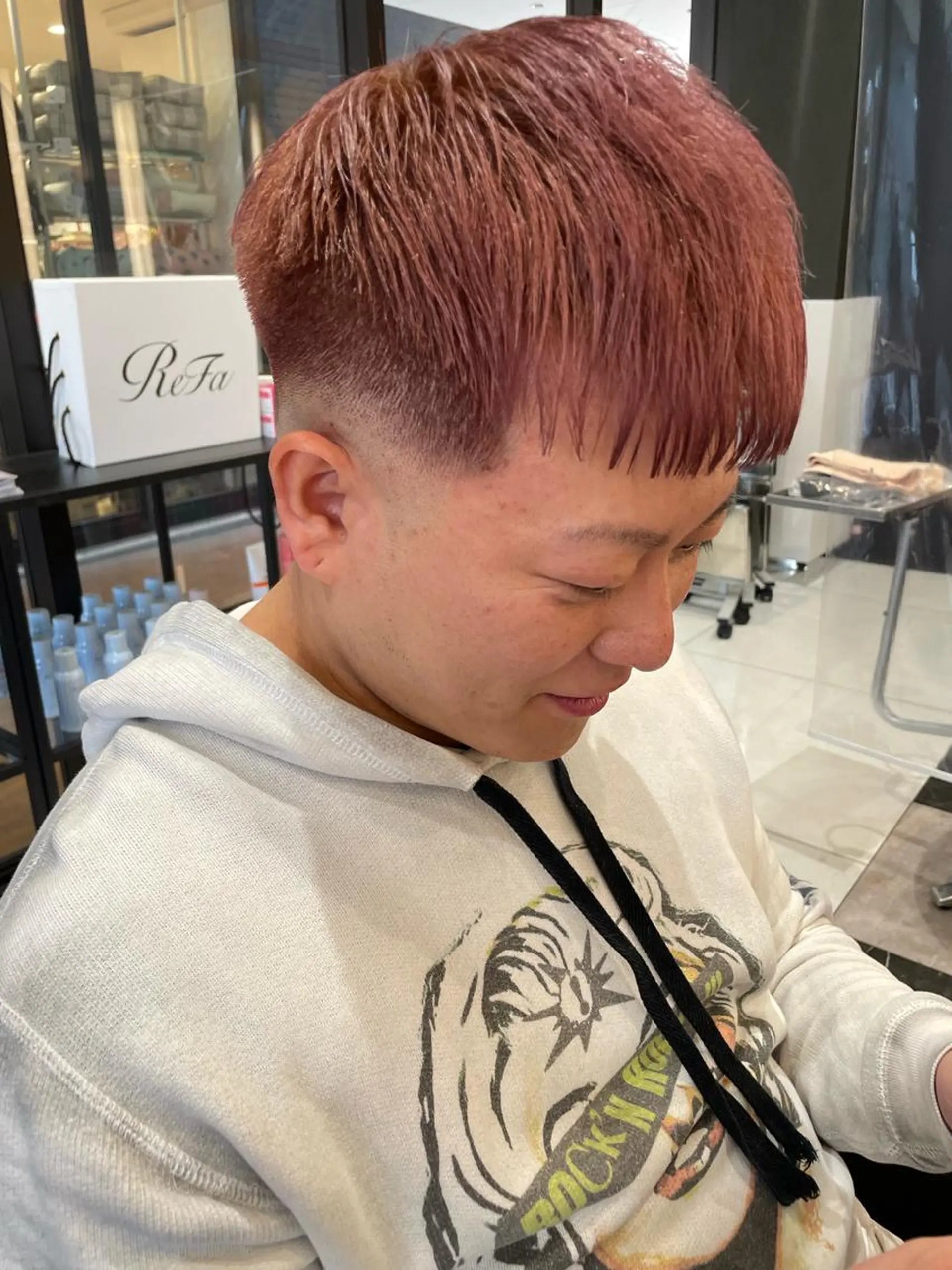 ショート カラー メンズ フェードカット ピンクカラー ヘアカラー トリートメント メンズヘア特化 崎田 成人のヘアスタイル