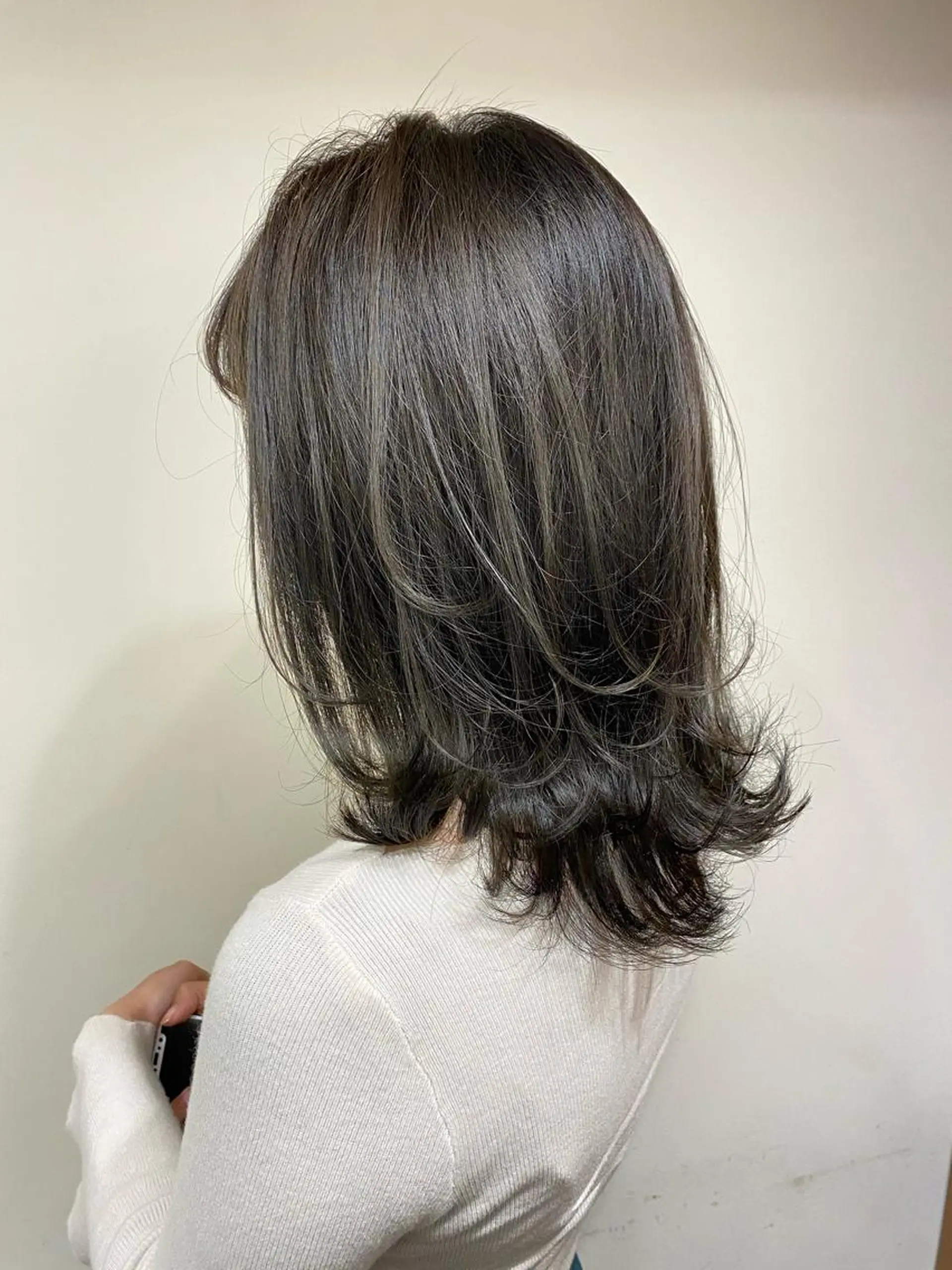 ミディアム Savoir GRANMASH【サヴォア　グランマッシュ】所属・ショート/レイヤー/ 透明感/グレージュのヘアスタイル