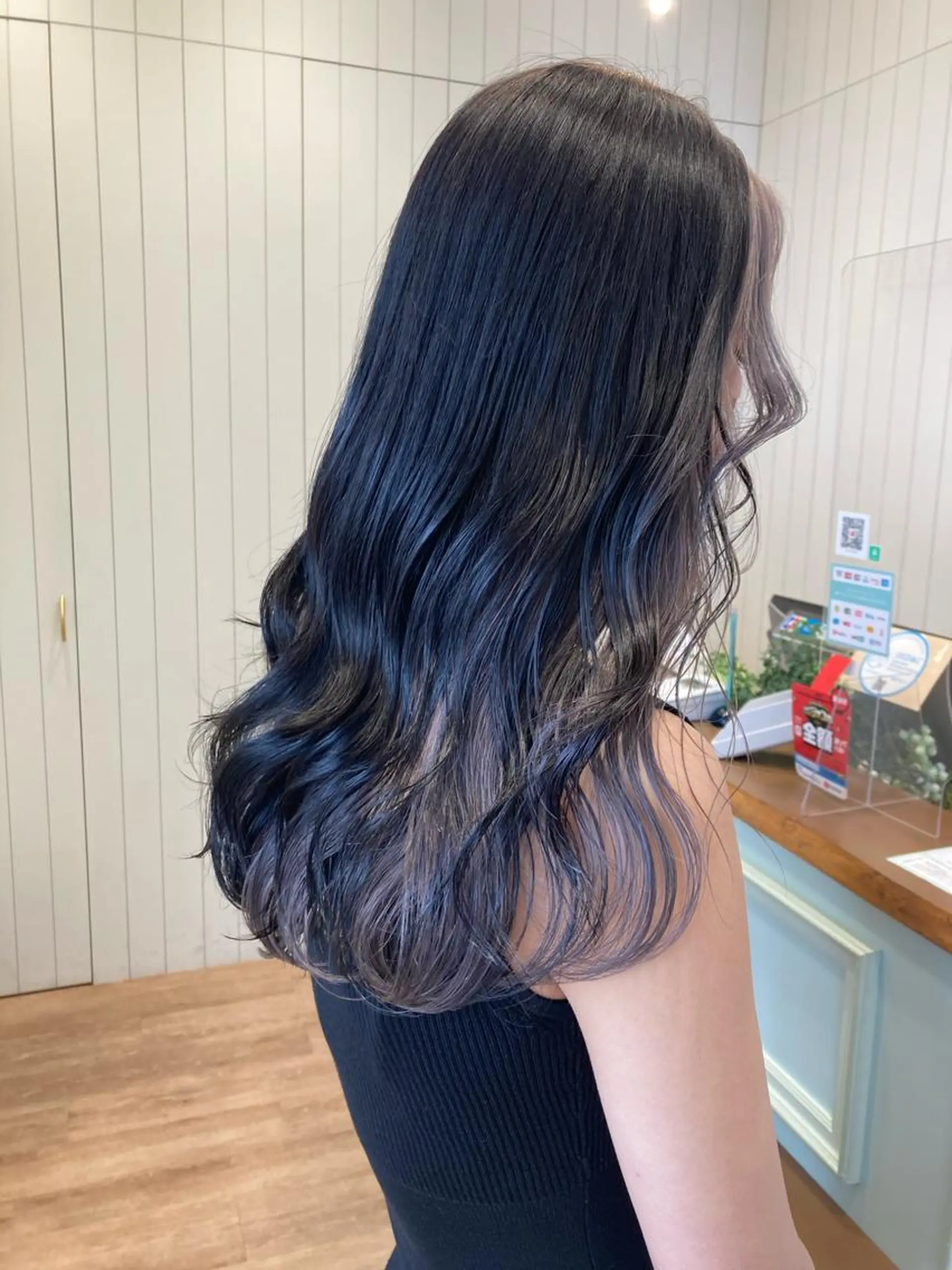 ロング カラー インナーカラー シルバー ヘアカラー むらたみずき /大宮ブリーチカラーのヘアスタイル