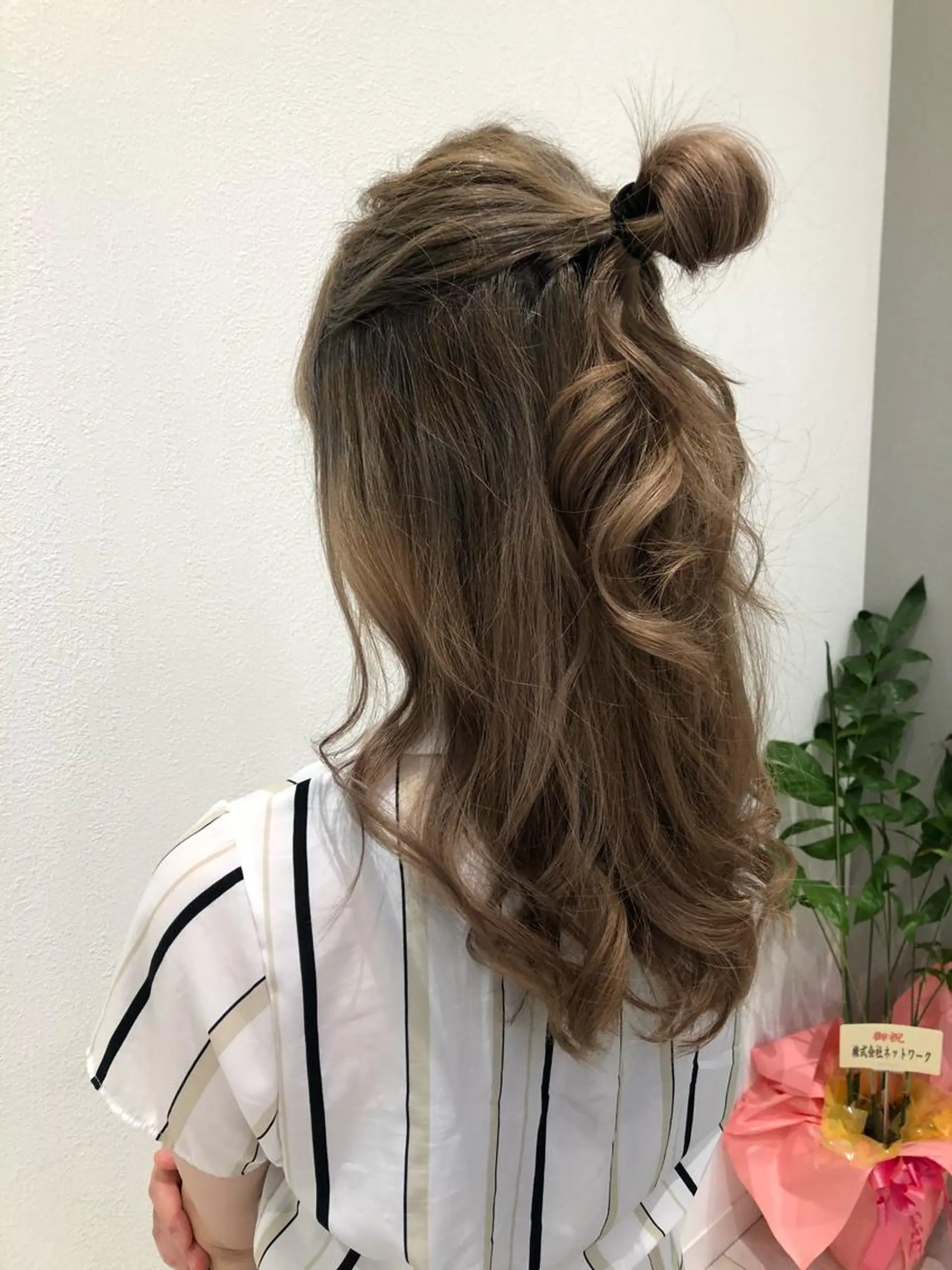 ロング ヘアカラー 岸 保奈美のヘアスタイル