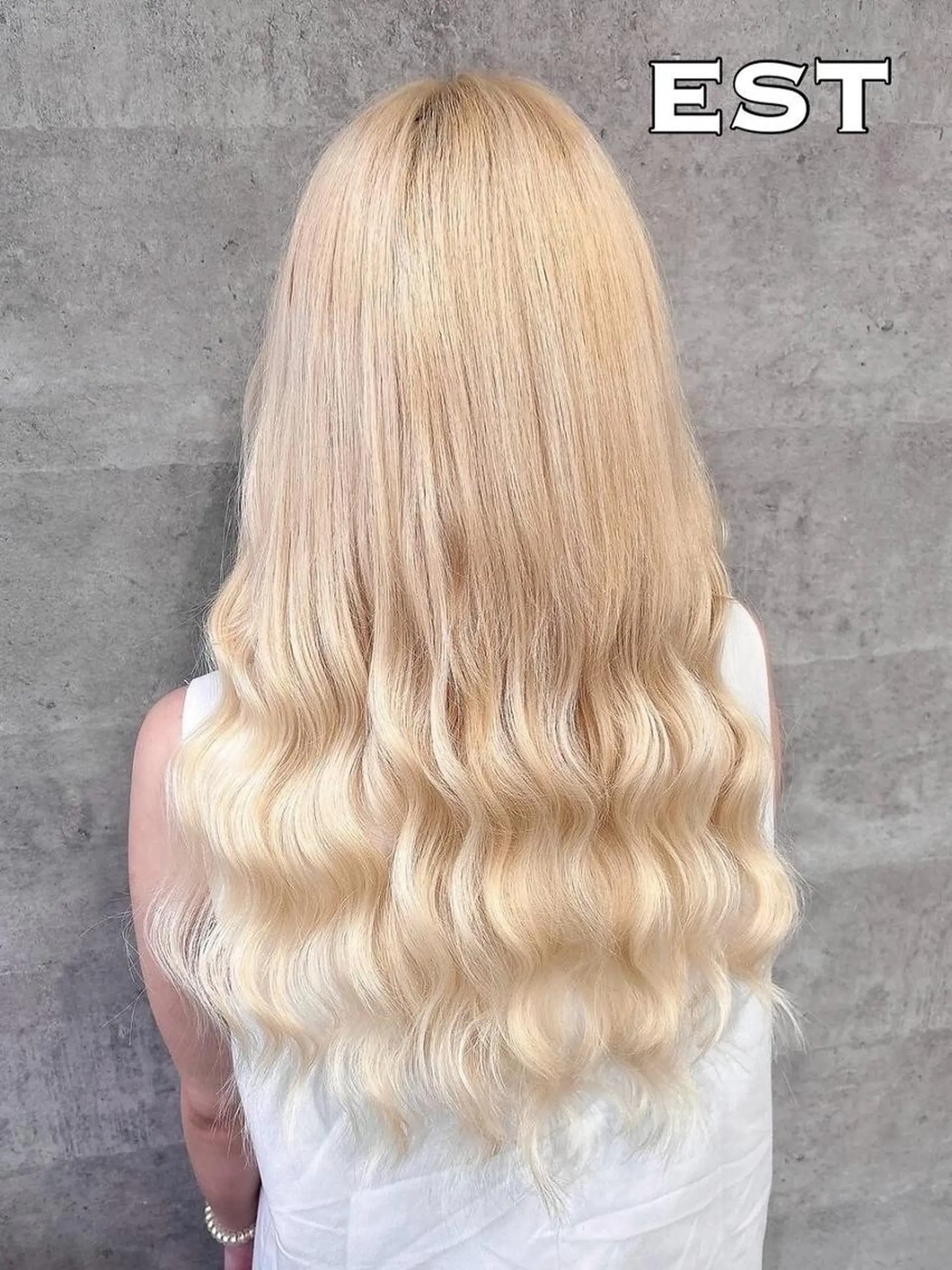 カラー ロング ヘアアレンジ シールエクステ バレイヤージュ ベージュカラー 黒髪 ブリーチ M. KURUMIのヘアスタイル