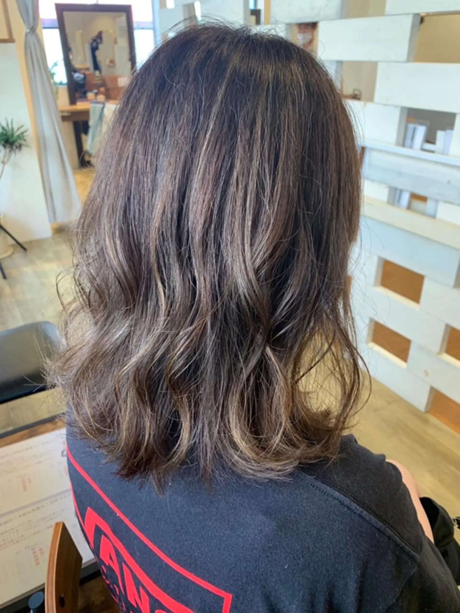 セミロング chill out 塚口本町店のヘアスタイル