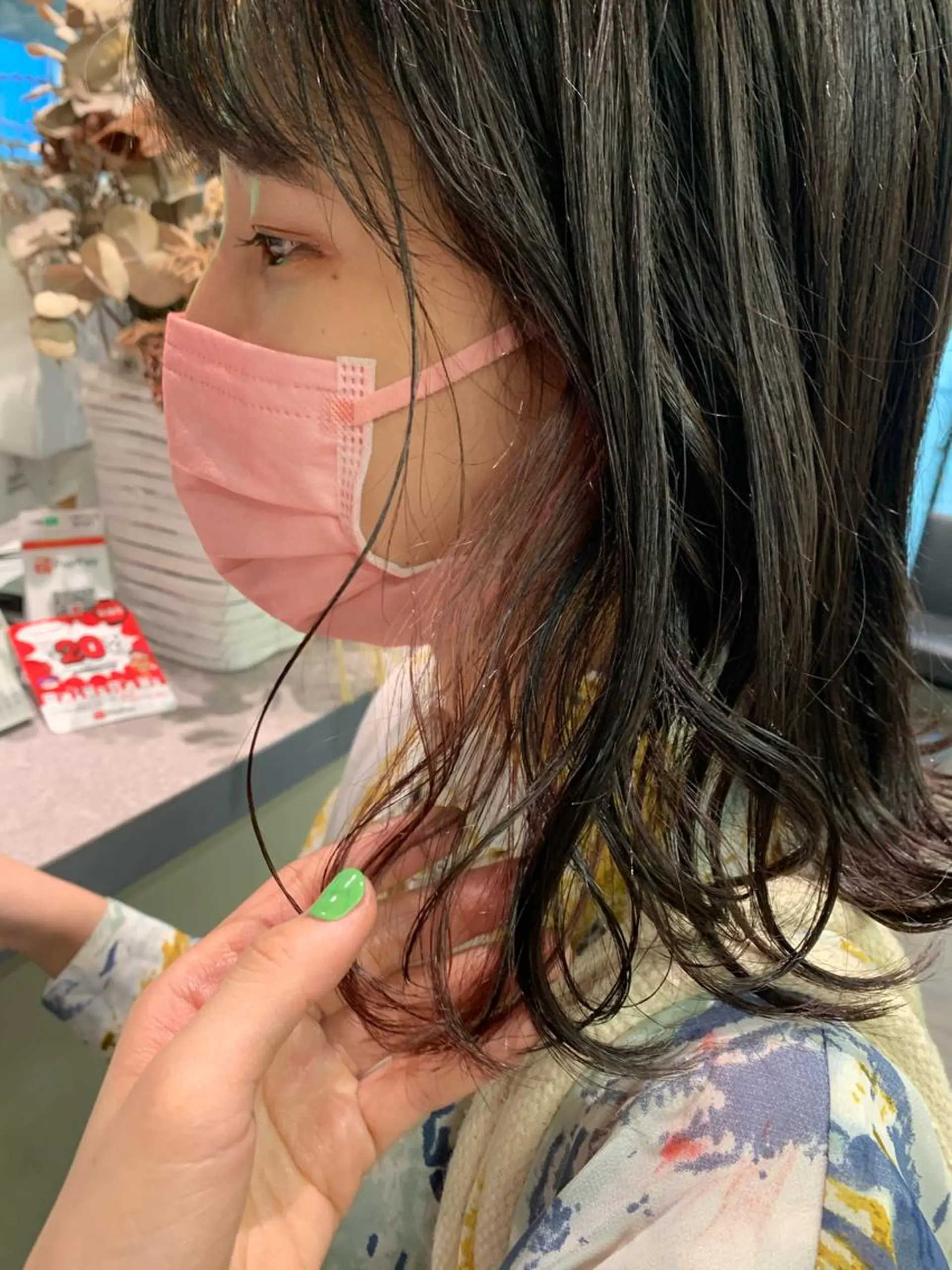 ミディアム カラー ヘアアレンジ イヤリングカラー インナーカラー ピンクカラー ツートーンカラー サナ🌱 切りっぱなしボブのヘアスタイル