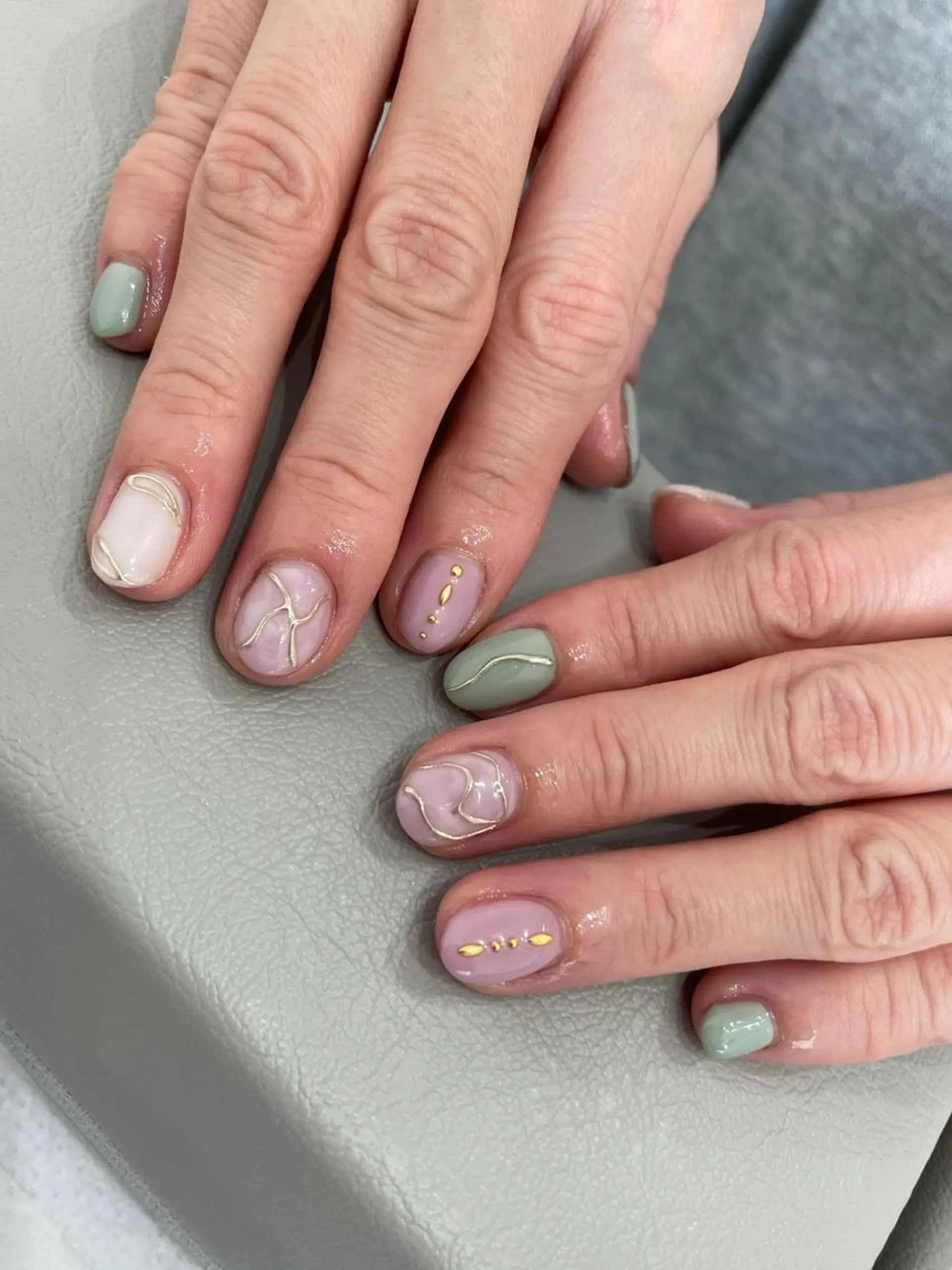 ネイル グリーン 春ネイル maison de charme Beauté所属・Beaute IORIのネイルデザイン