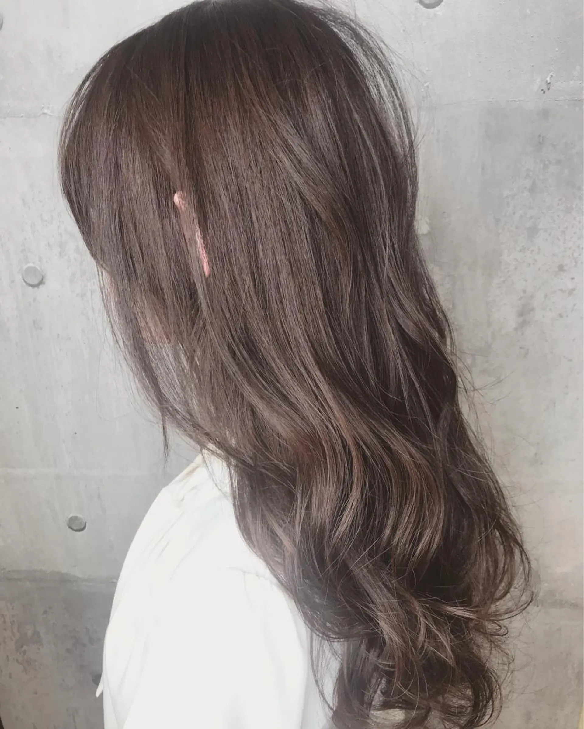 ロング カラー ベージュカラー カット ヘアカラー トリートメント 髪質改善ｶﾗｰ ｹｱﾌﾞﾘｰﾁ/ﾀﾑのヘアスタイル