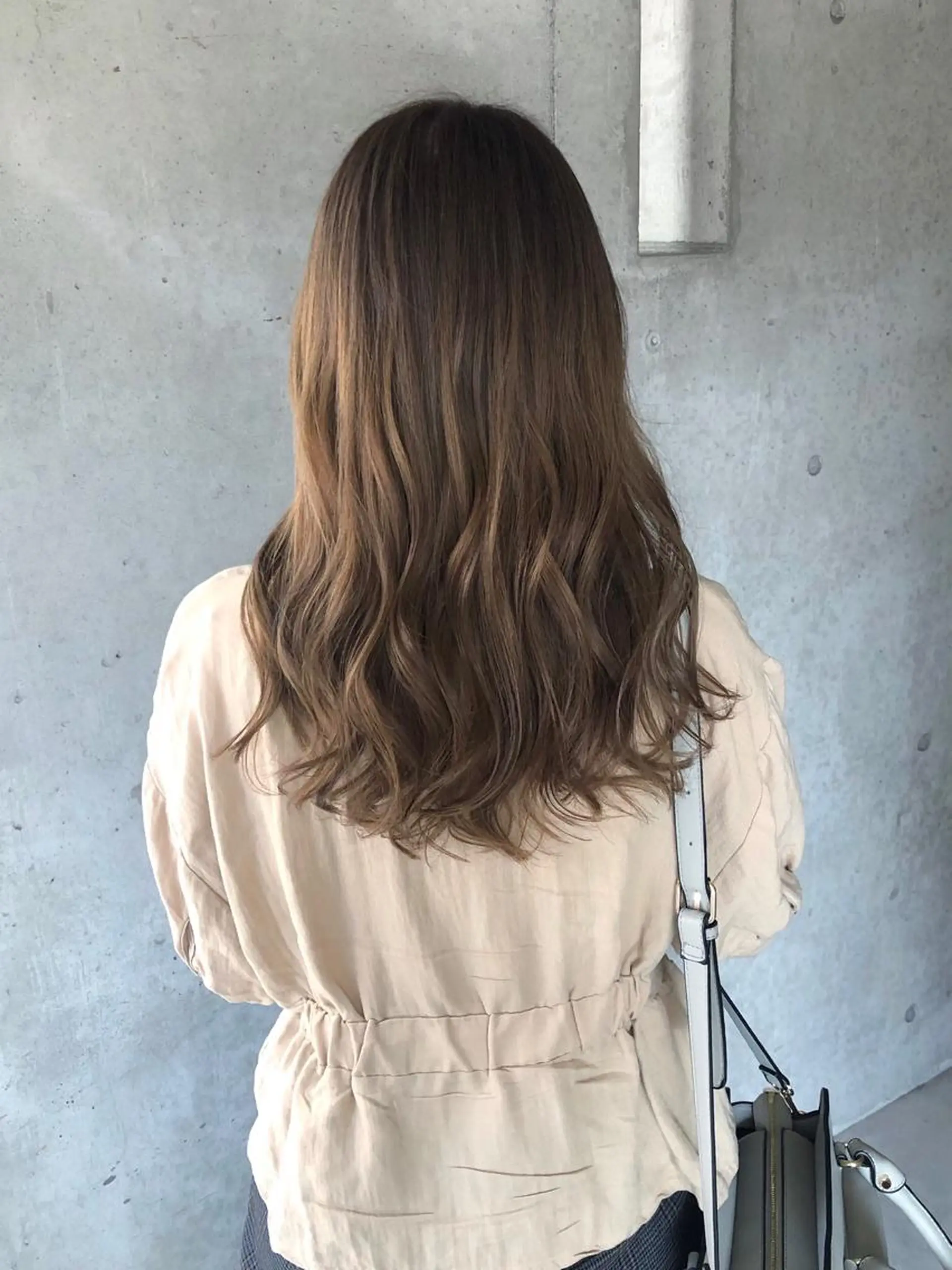 セミロング カラー ベージュカラー ブリーチ ブリーチなしカラー カット ヘアカラー トリートメント 是枝 さくらのヘアスタイル