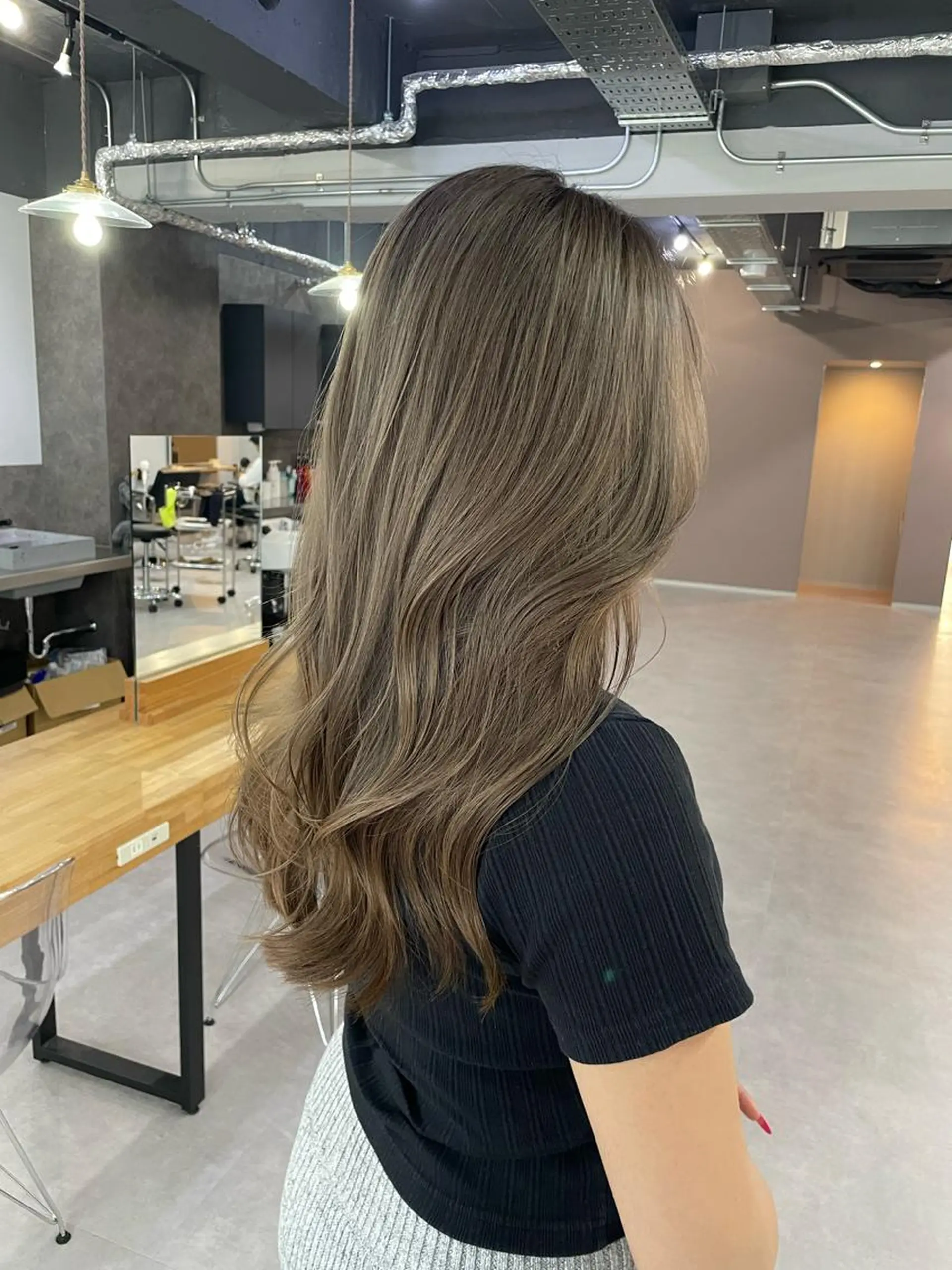 ロング カラー ヘアカラー ミルクティーベージュ ❤︎レイヤー　MIAのヘアスタイル