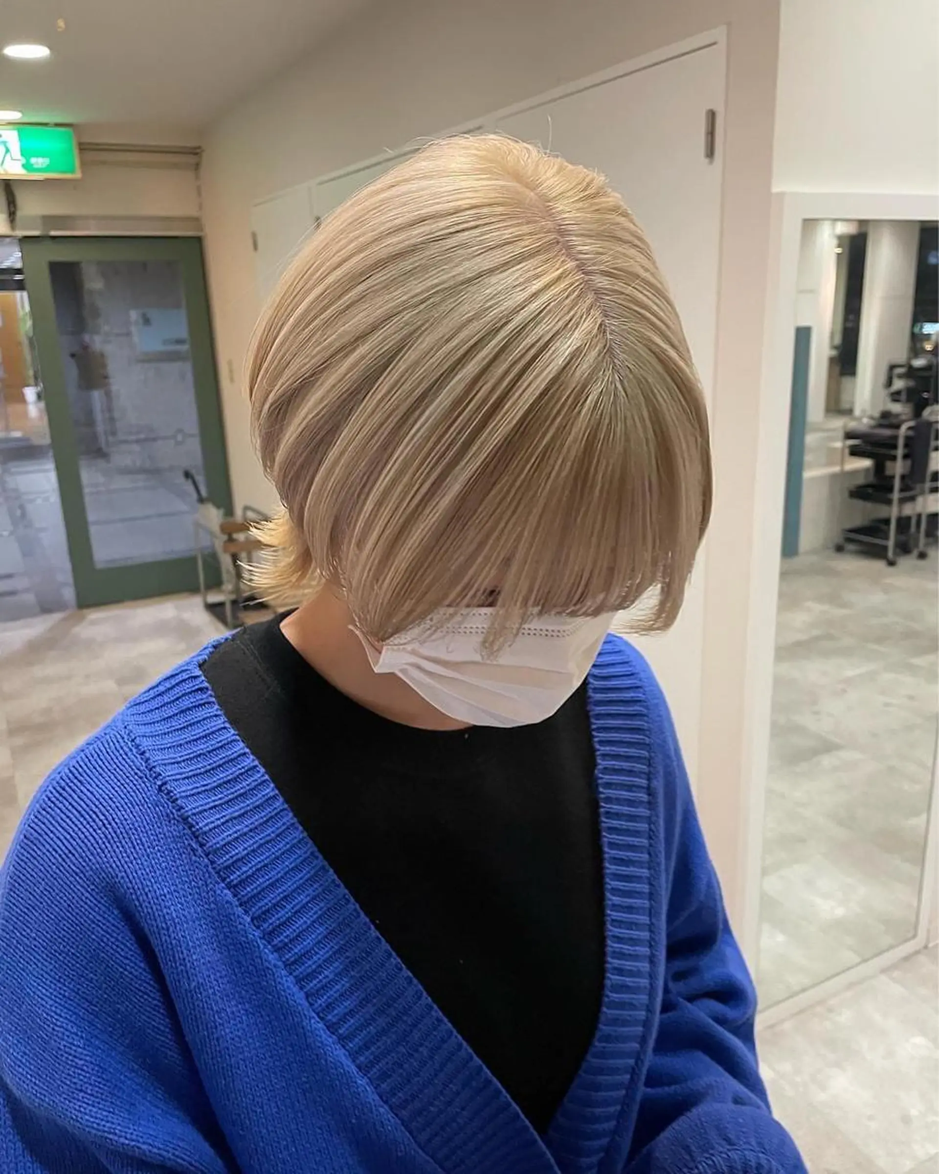 ショート カラー ミストバング ベージュカラー 黒髪 ブリーチ ブルーカラー ハイトーン/ベージュ 指名No.1荒木涼太のヘアスタイル