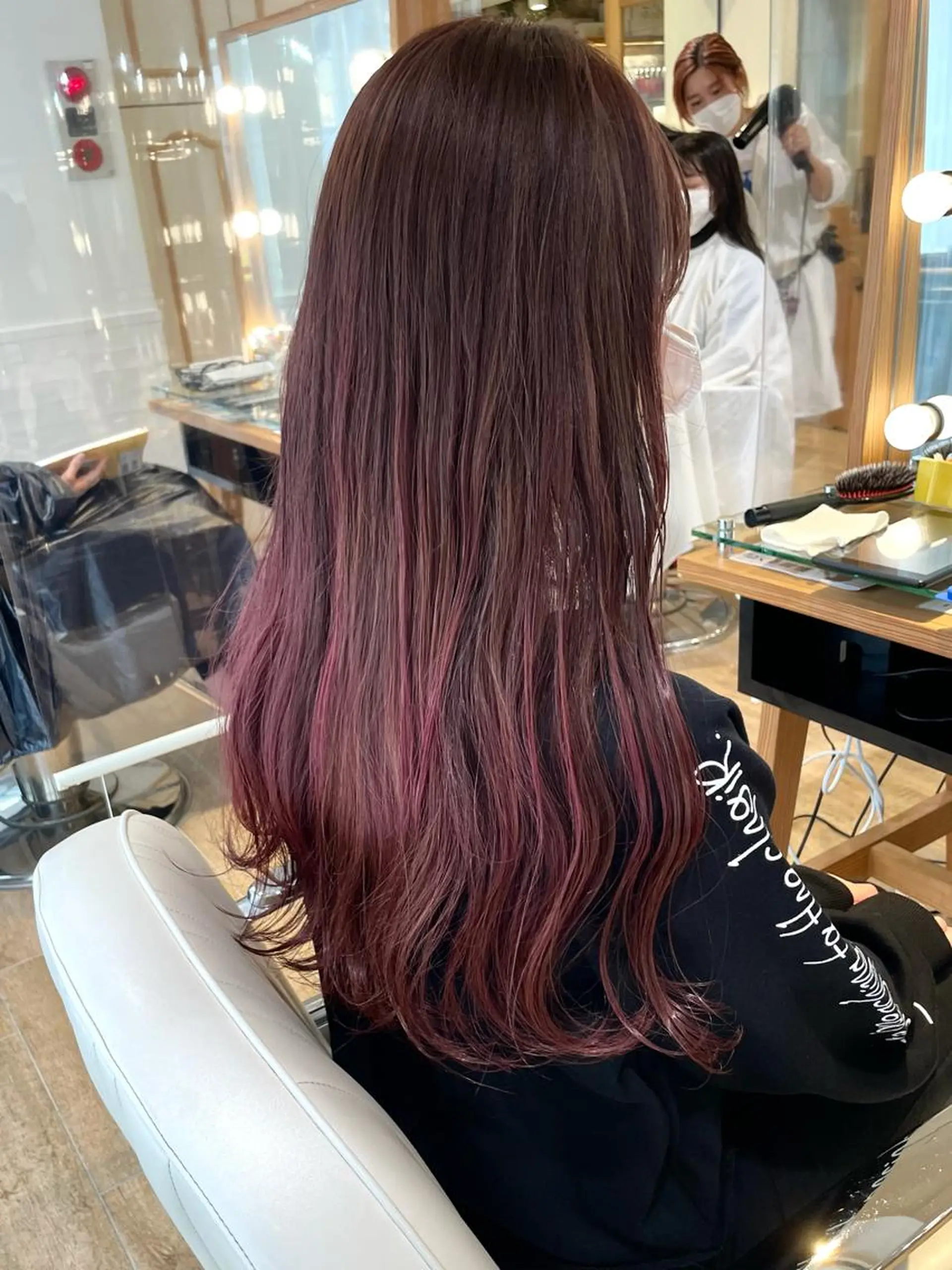 ロング カラー グラデーションカラー ピンクカラー カット ヘアカラー ✨カラー支持No.1 🧸ワキ カナコ🧸のヘアスタイル