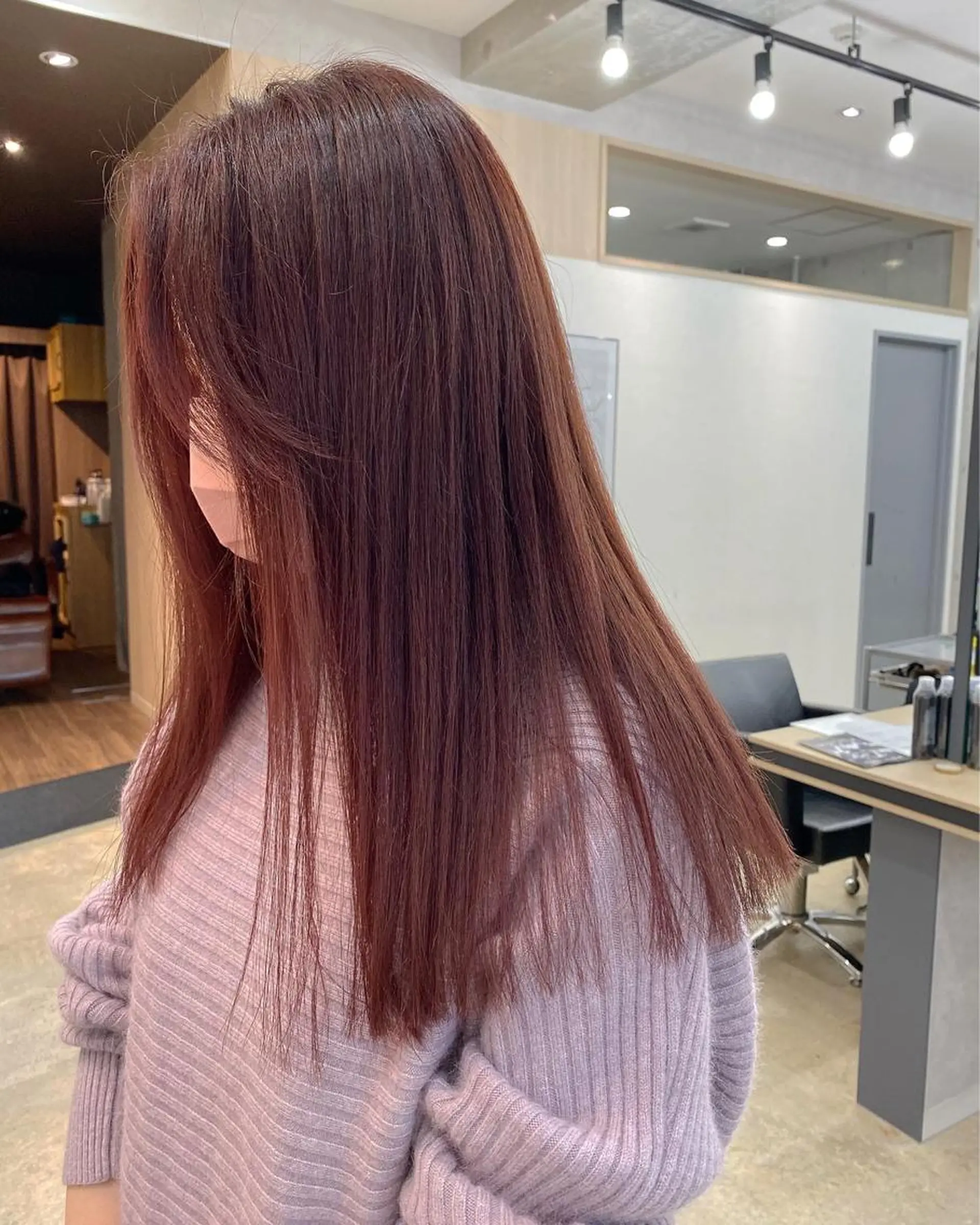 ロング カラー オリーブ/アッシュ やわらか透明感カラーのヘアスタイル