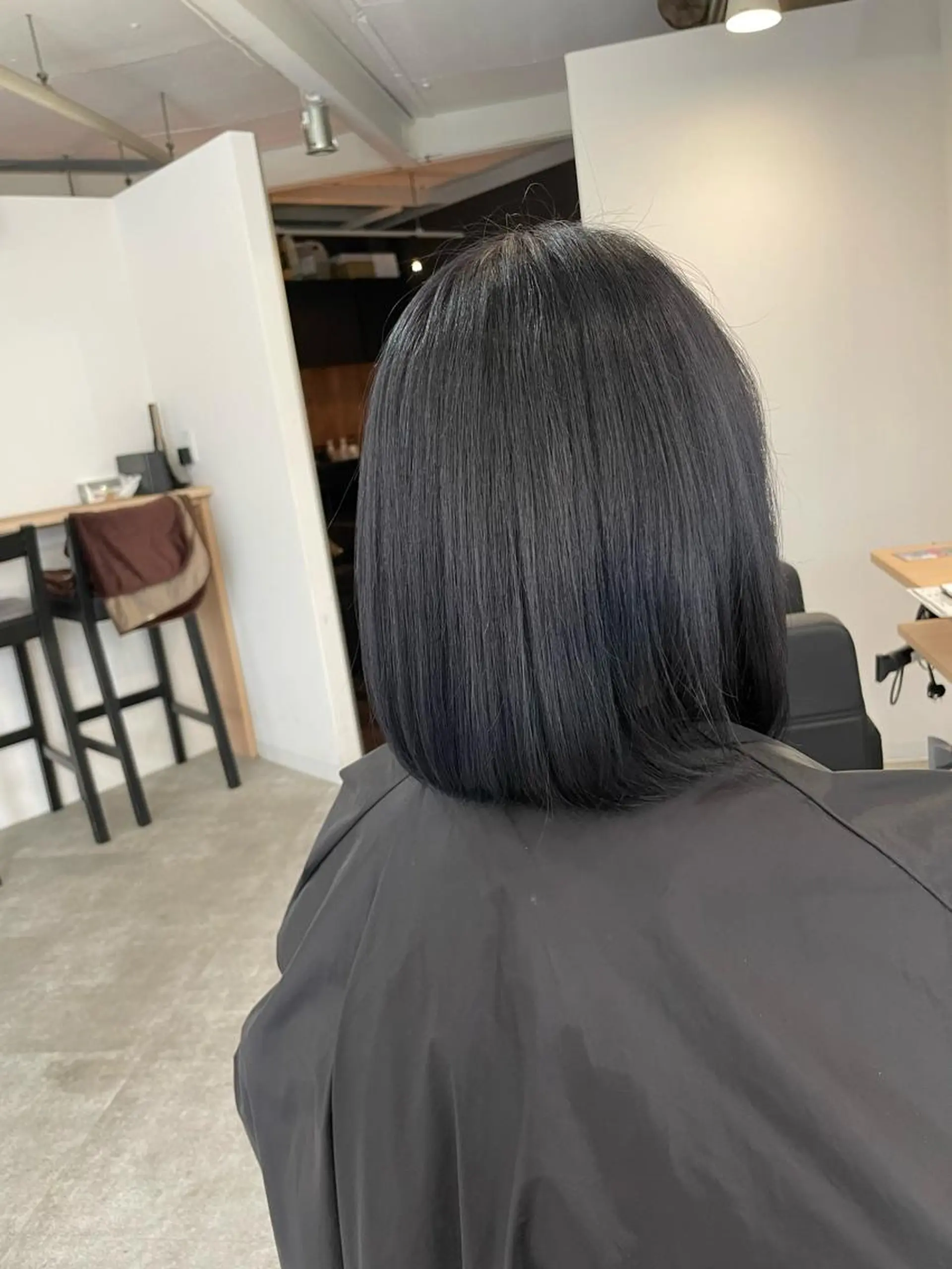 ショート カラー 黒髪 ブルーカラー ブルーブラック ヘアカラー トリートメント ヘアセット 難波ブリーチカラー 伊藤洋輝のヘアスタイル