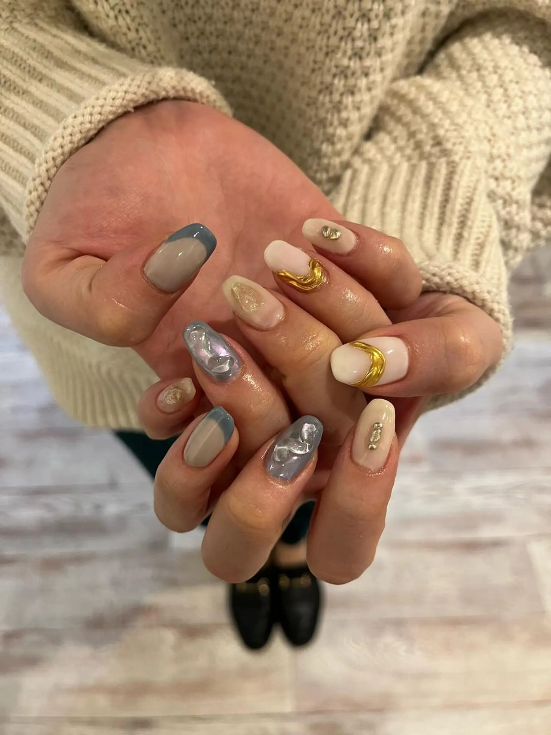 ネイル ハンドネイル une／YUKINA 🫧大人nuanceのネイルデザイン