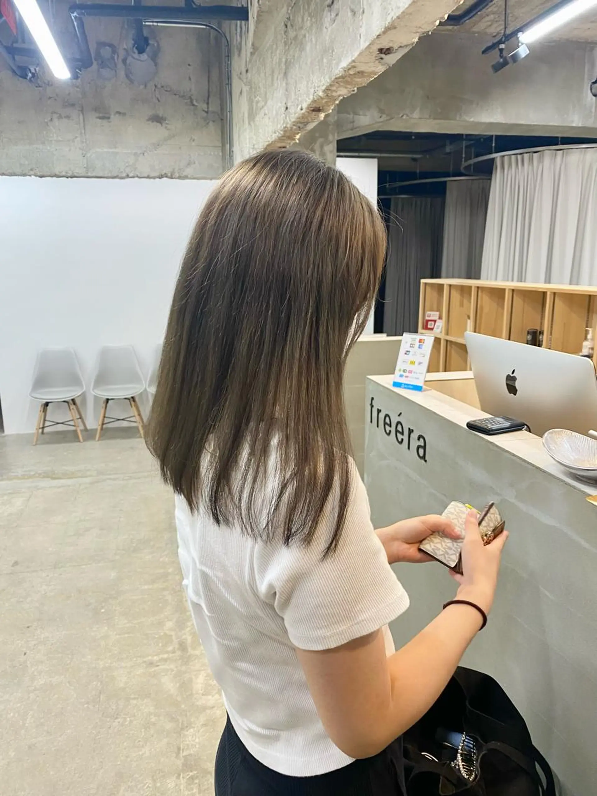 ロング 茜璃/ブリーチカラー /レイヤーカットのヘアスタイル