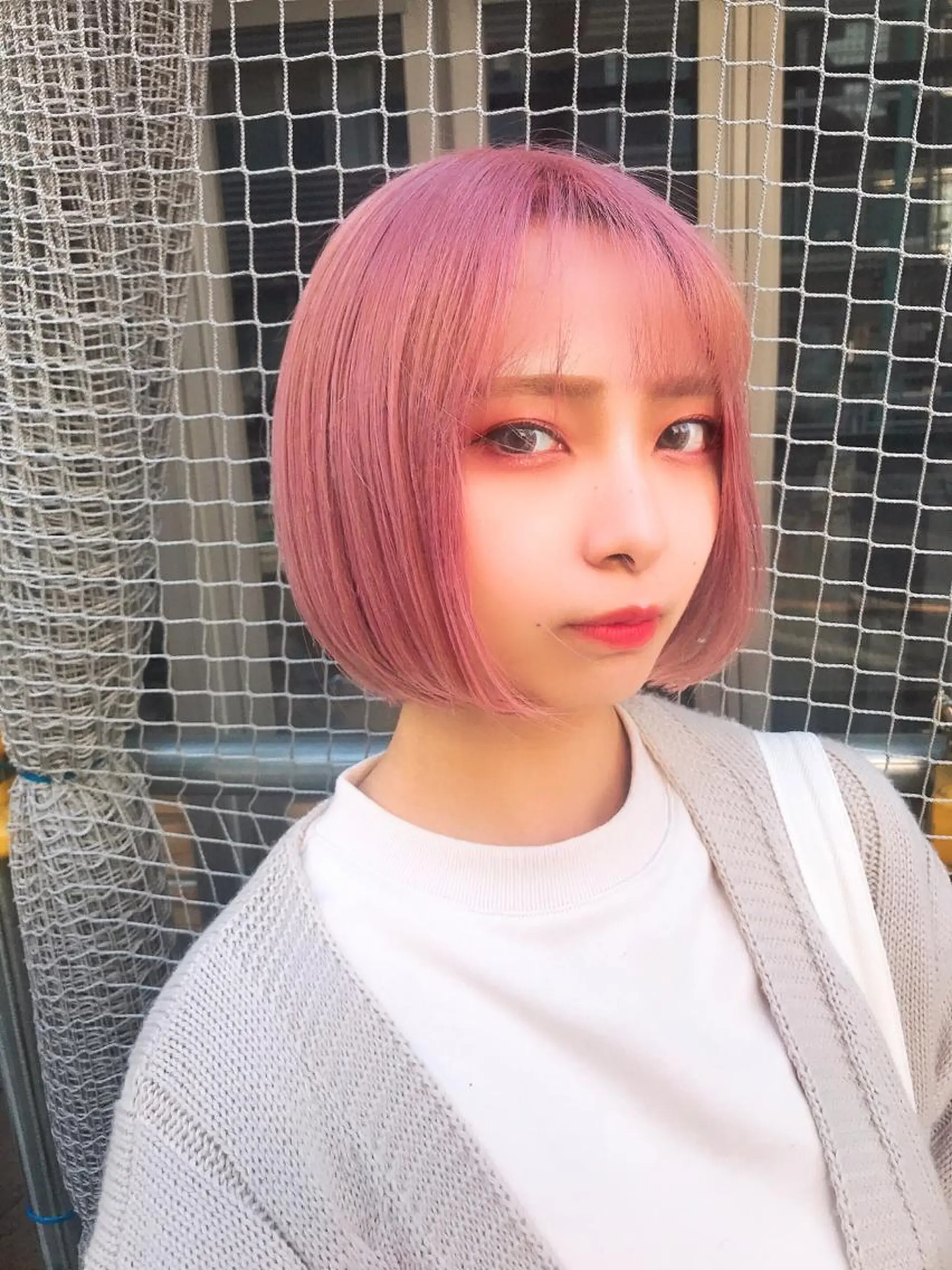 ミディアム カラー ピンクカラー ホワイト&レイヤーカ ットエクステ長畠俊輔のヘアスタイル