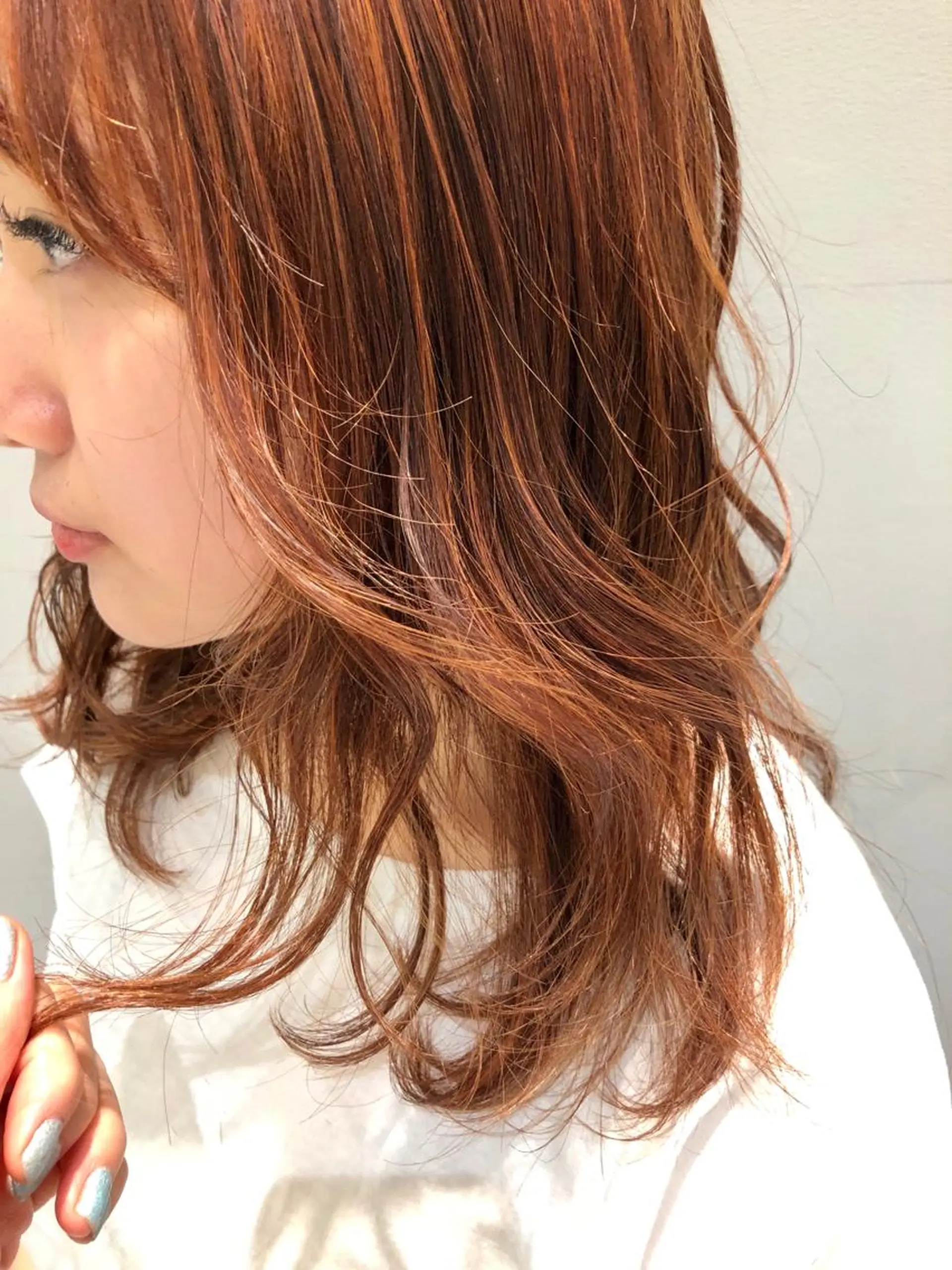 セミロング カラー ブリーチ ハイライトカラー オレンジ ハイライト カット ヘアカラー 韓国ヘア🇰🇷 トヨキトキコのヘアスタイル