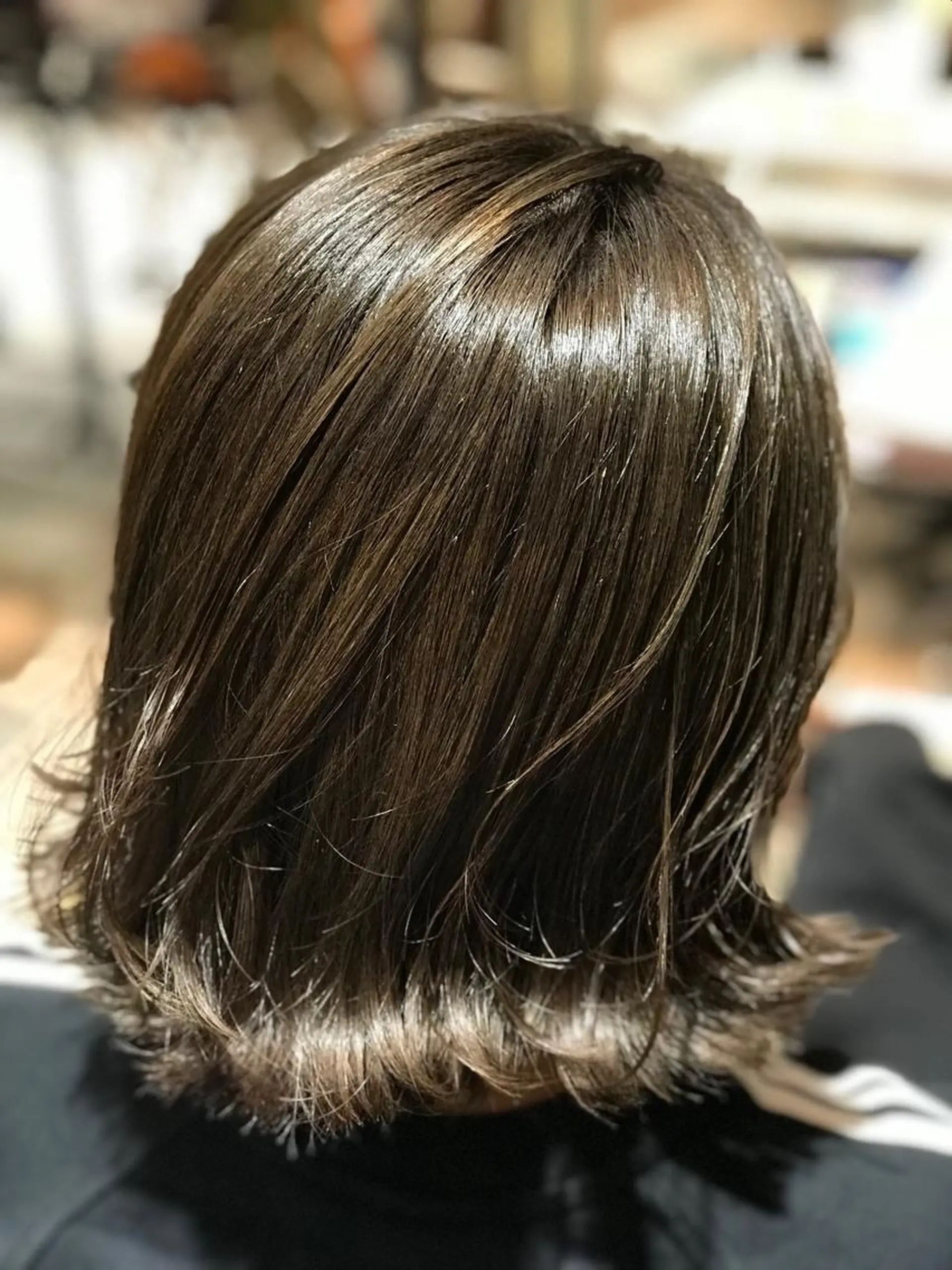 ミディアム カラー アッシュ アッシュグレー ボブ 外ハネヘア 小林 美央のヘアスタイル