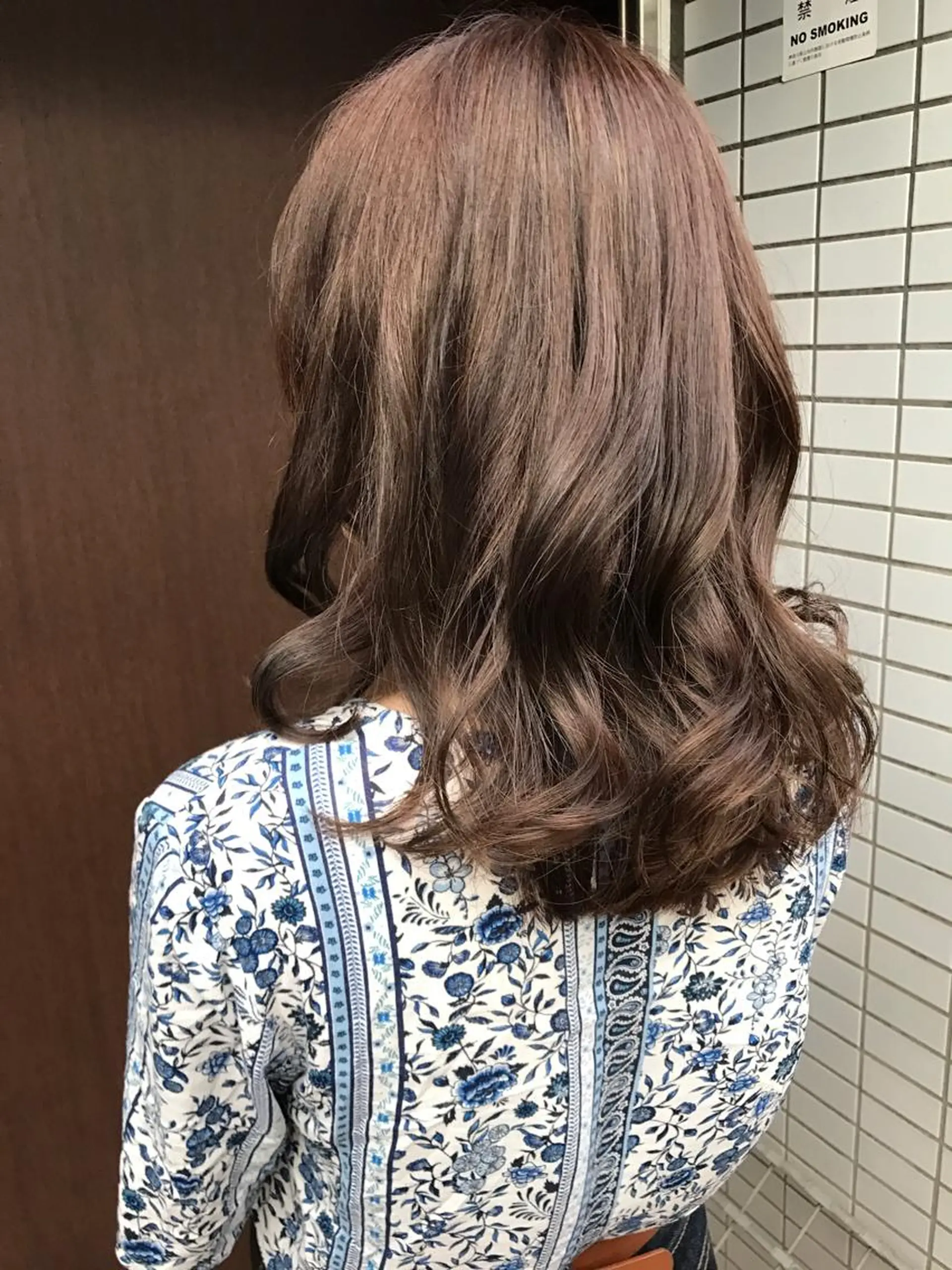 セミロング カラー アッシュ パープルカラー カット ヘアカラー トリートメント 岩上 充希のヘアスタイル