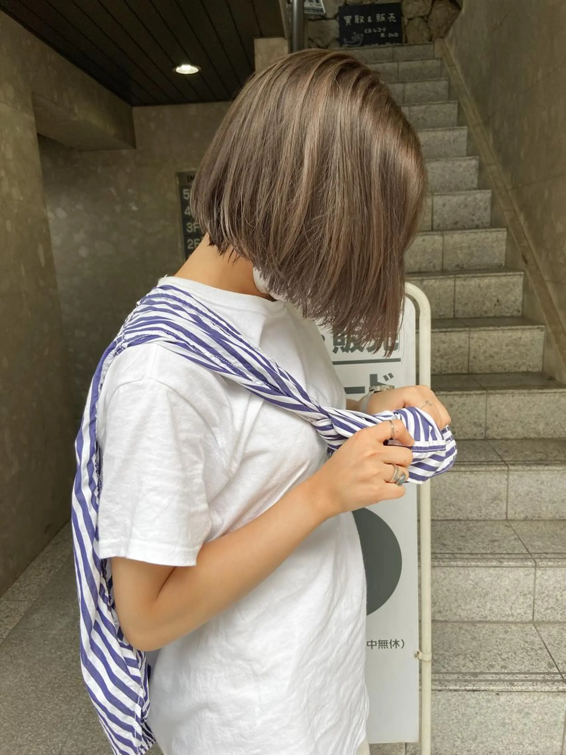 ミディアム カラー ベージュカラー カット ヘアカラー トリートメント 岡本康平/ボブ /ブリーチ/レイヤーのヘアスタイル