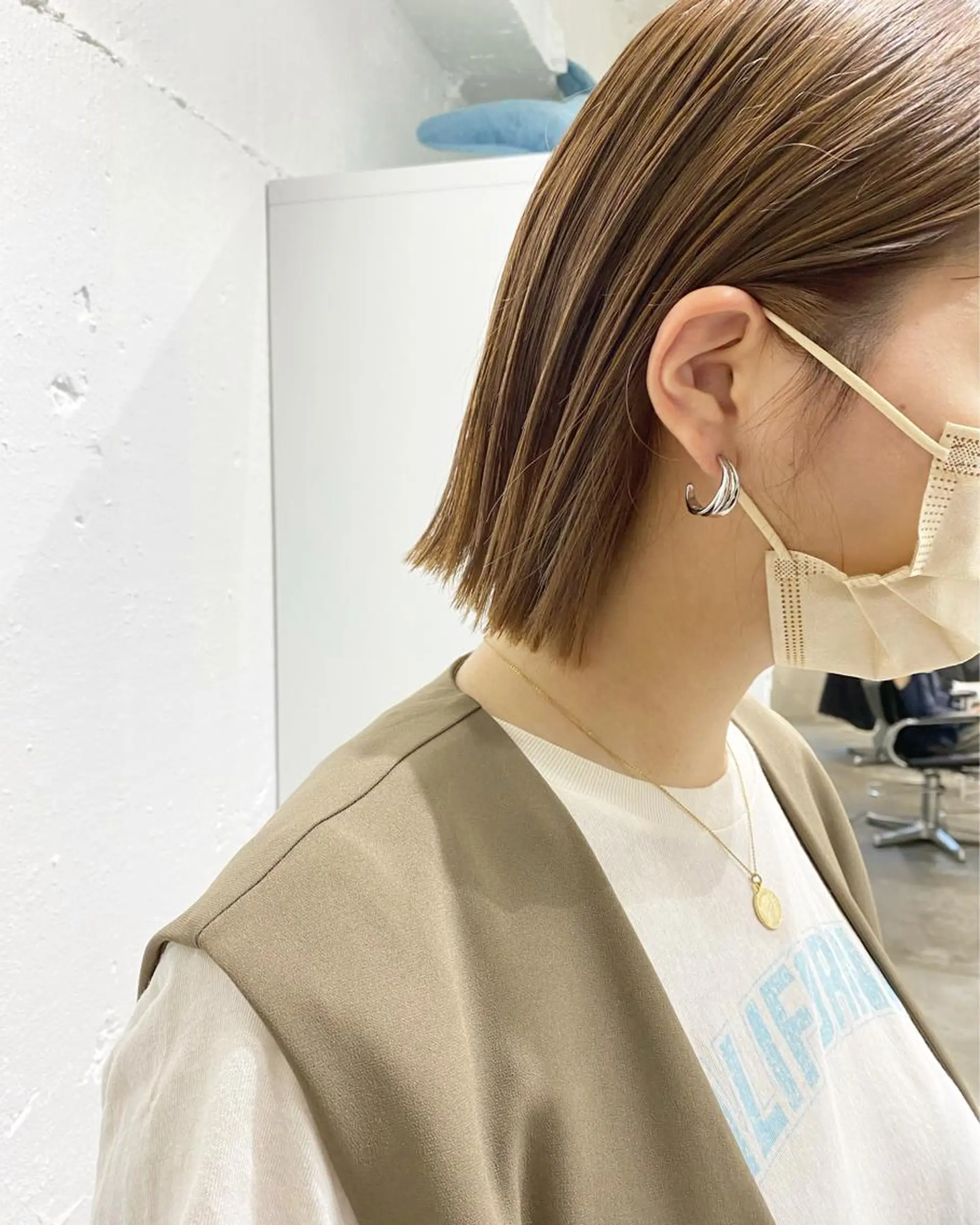 ショート カラー ヘアアレンジ 切りっぱなしボブ アッシュ アッシュグレー バレイヤージュ ベージュカラー 抜きっぱなしブロンド ササキカズマのヘアスタイル