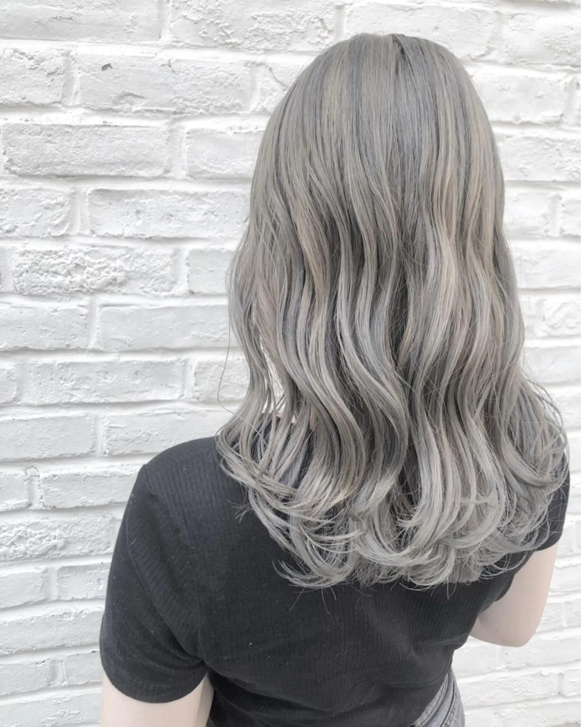 ロング カラー ヘアアレンジ アッシュ ブリーチ シルバー シルバーアッシュ 垢抜け案内人 鈴木聖矢✂️のヘアスタイル