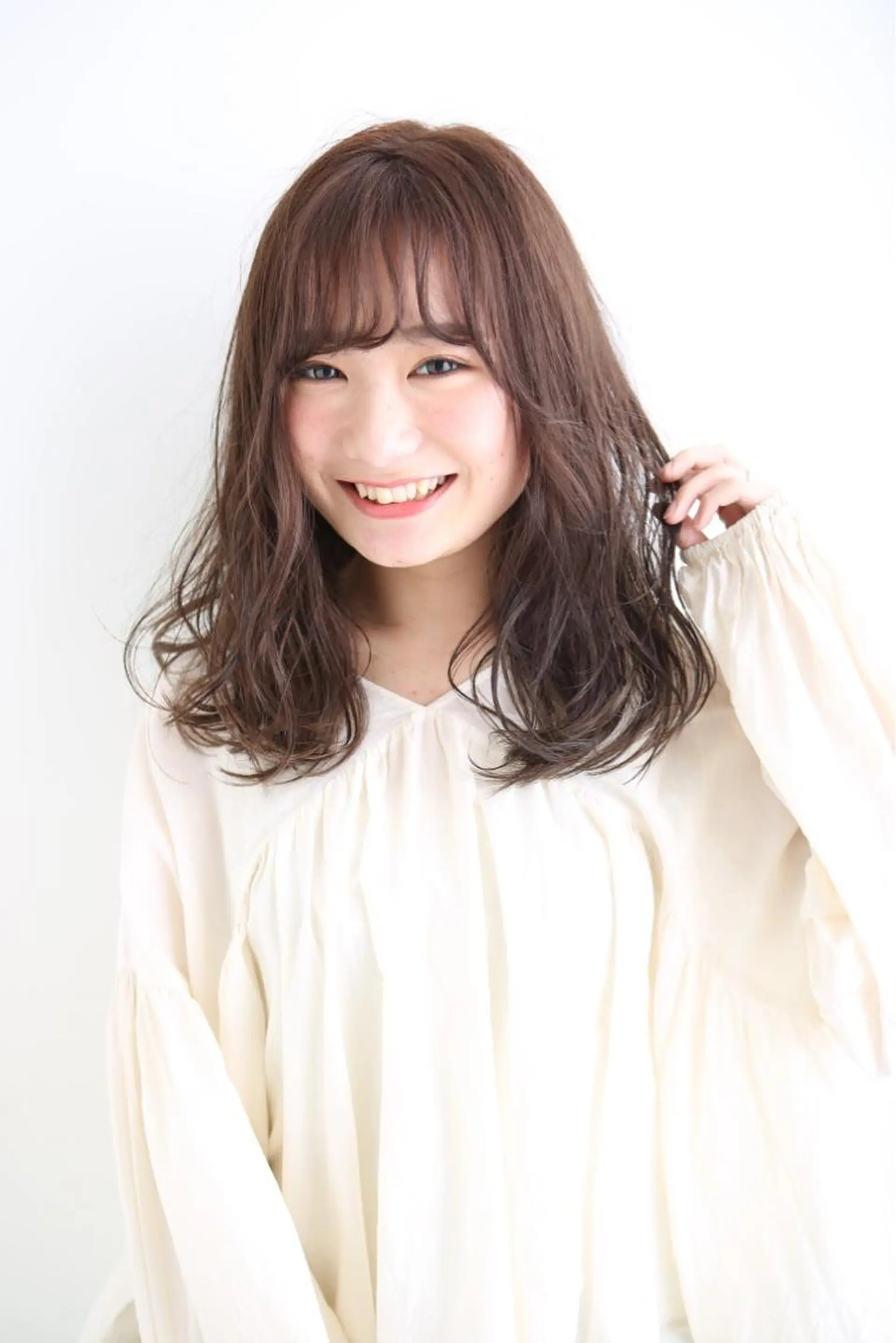 セミロング カラー イルミナカラー カット ヘアカラー ブリーチなしで透明感 カラー松内真太のヘアスタイル