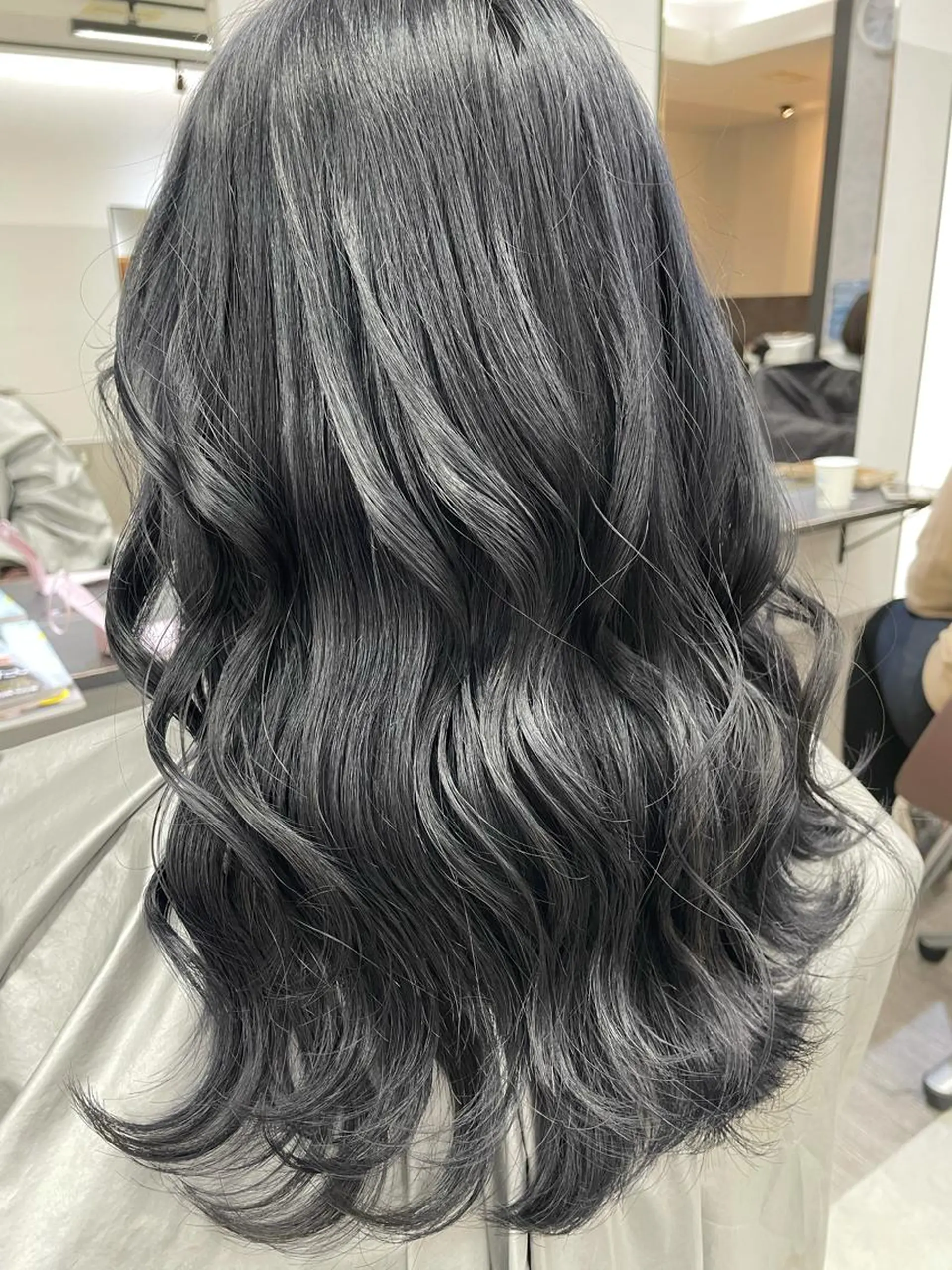 カラー AIRI layer cut hairのヘアスタイル