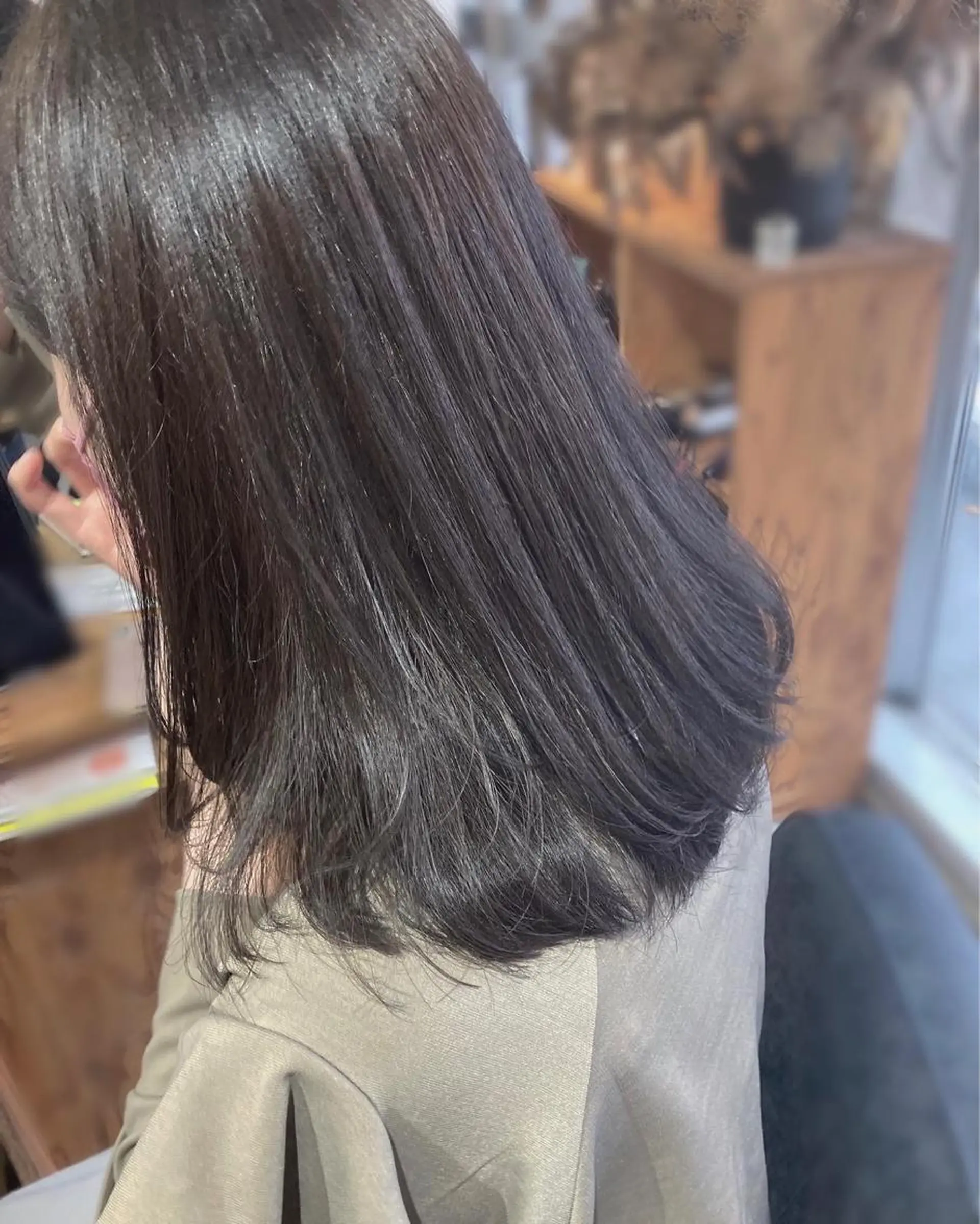 セミロング roka ノゾミのヘアスタイル