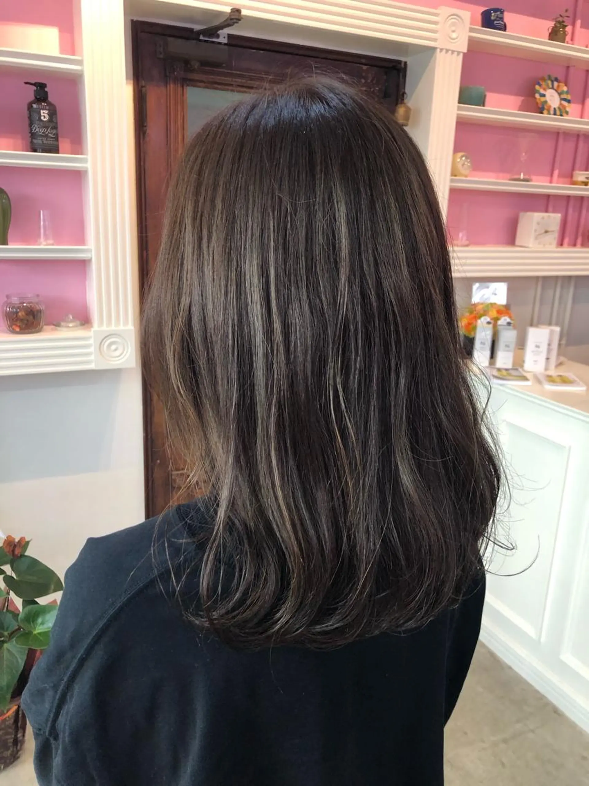 セミロング アッシュ カット ヘアカラー トリートメント 💜 MINORI💜のヘアスタイル