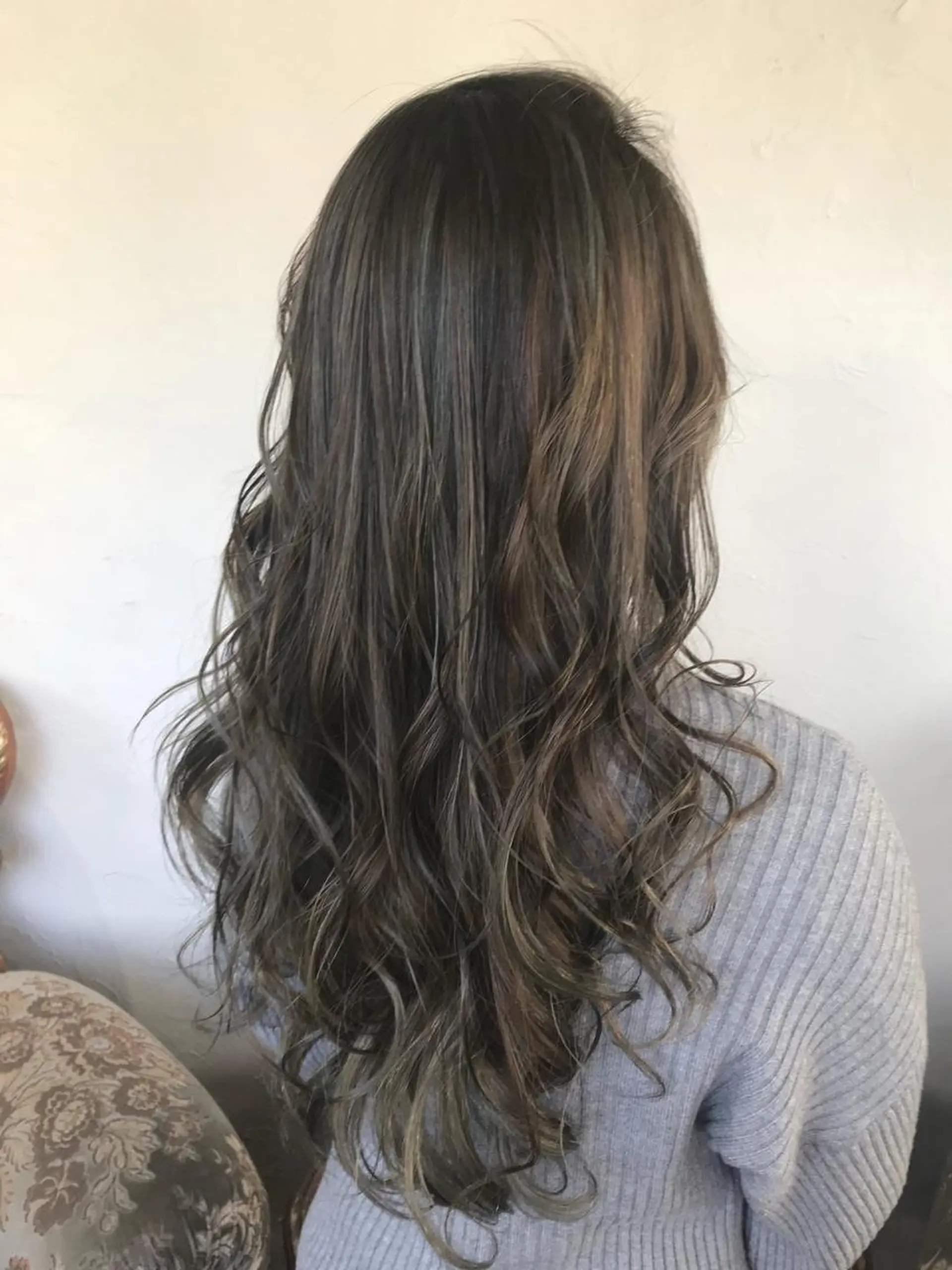 ロング カラー アッシュ アッシュグレー アッシュグレージュ グレージュ 伊藤 優希のヘアスタイル