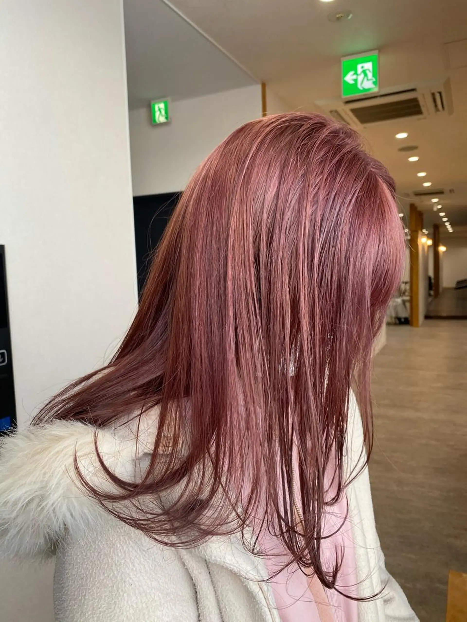 セミロング カラー パーマ ヘアアレンジ メンズ キッズ ネイル マツエク・マツパ Hair & make Lamp所属・梅田のブリーチ特化 美容師KAI🥰のヘアスタイル
