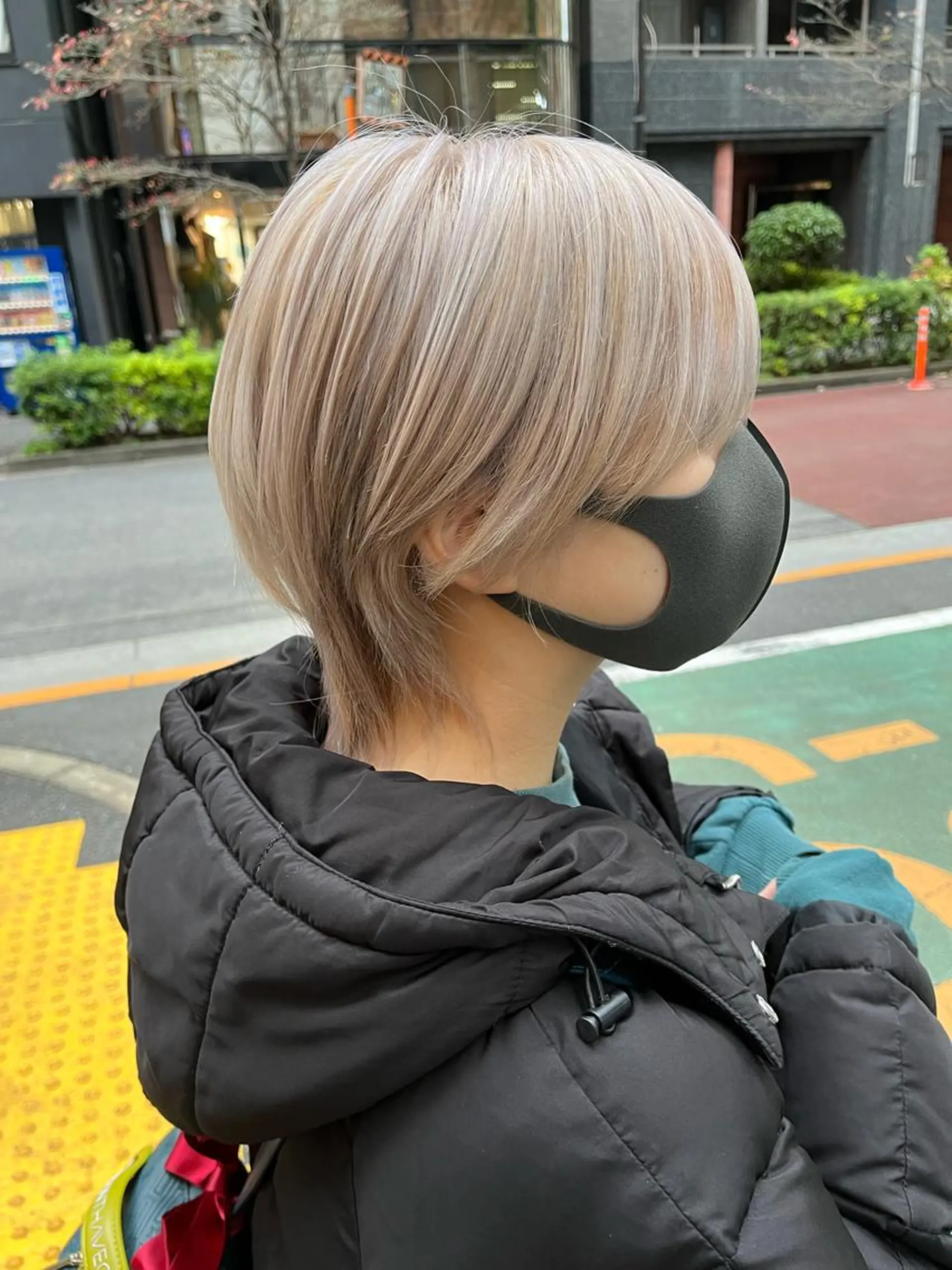 ショート カラー ヘアアレンジ ベージュカラー ブリーチ ホワイトベージュ ウルフカット カット ヘアカラー 艶髪カラー&ウルフ フルカワ ヒロズミのヘアスタイル