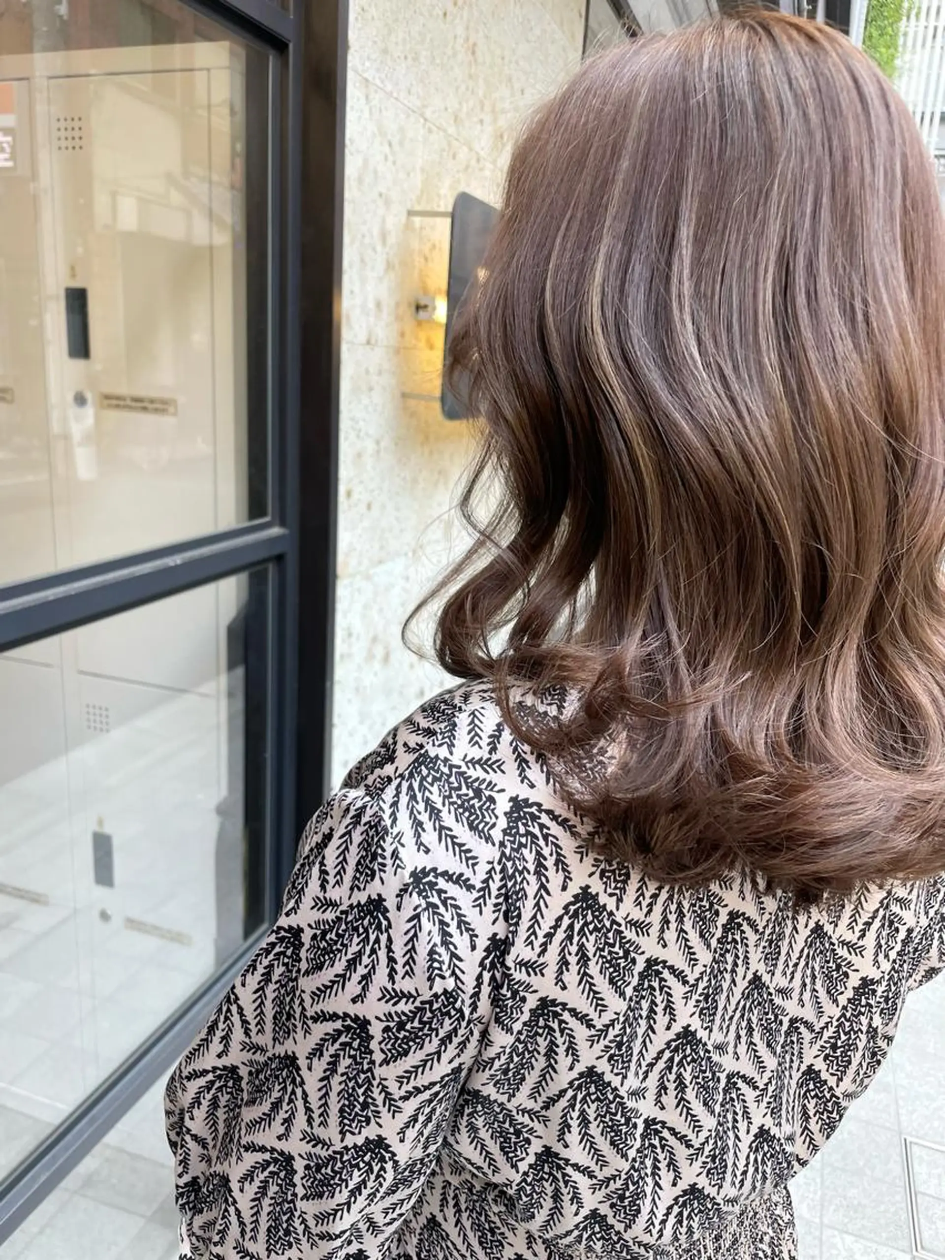 セミロング カラー ヘアカラー トリートメント ハイライトが 得意なニキです😊のヘアスタイル