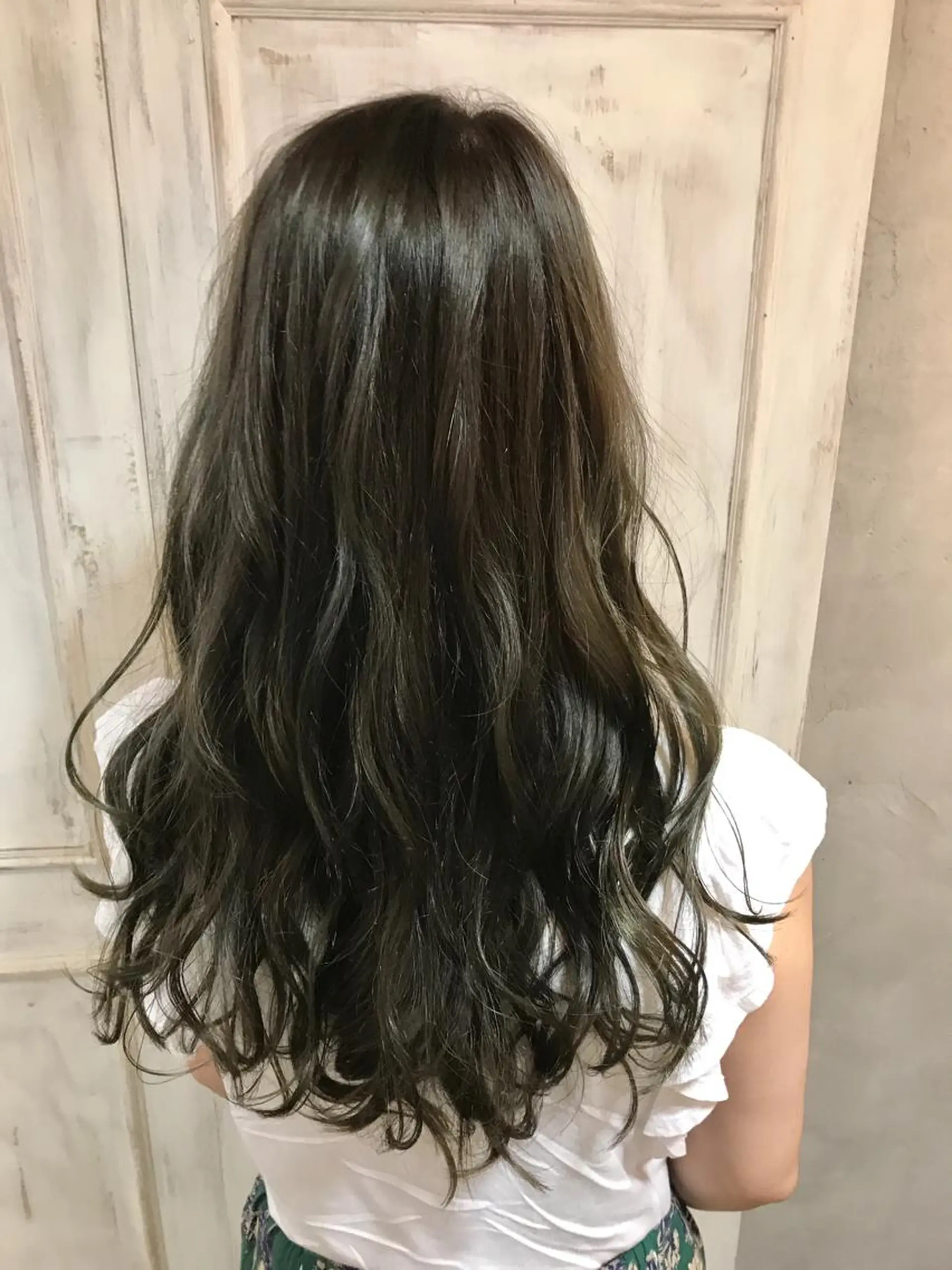 セミロング アッシュ アッシュグレー アッシュグレージュ カット ヘアカラー トリートメント 新井 広樹のヘアスタイル