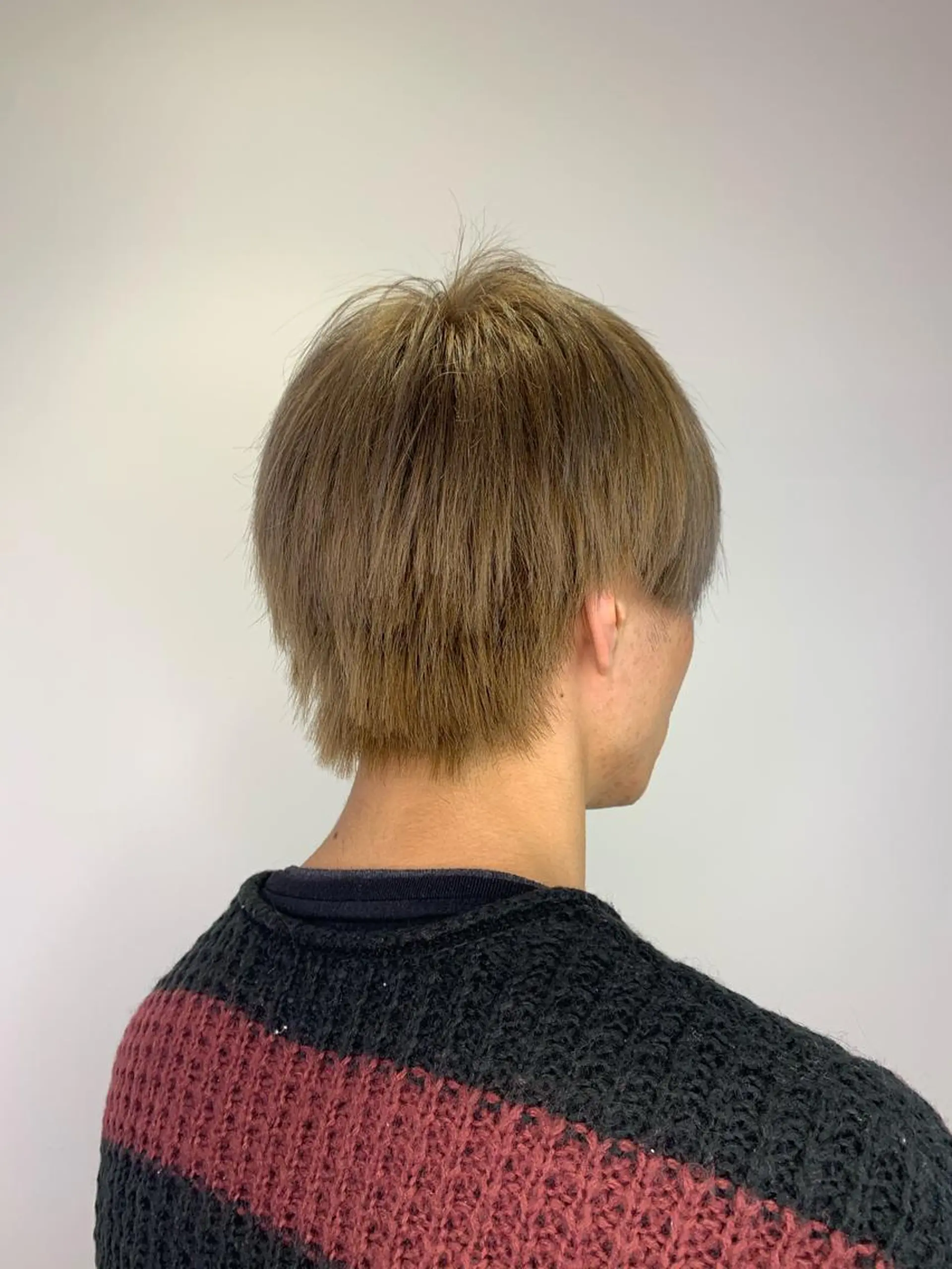 ショート カラー ベージュカラー ブリーチ SALOWIN神戸三宮店所属・【美髪を叶える】中谷 彰宏（アキ)のヘアスタイル