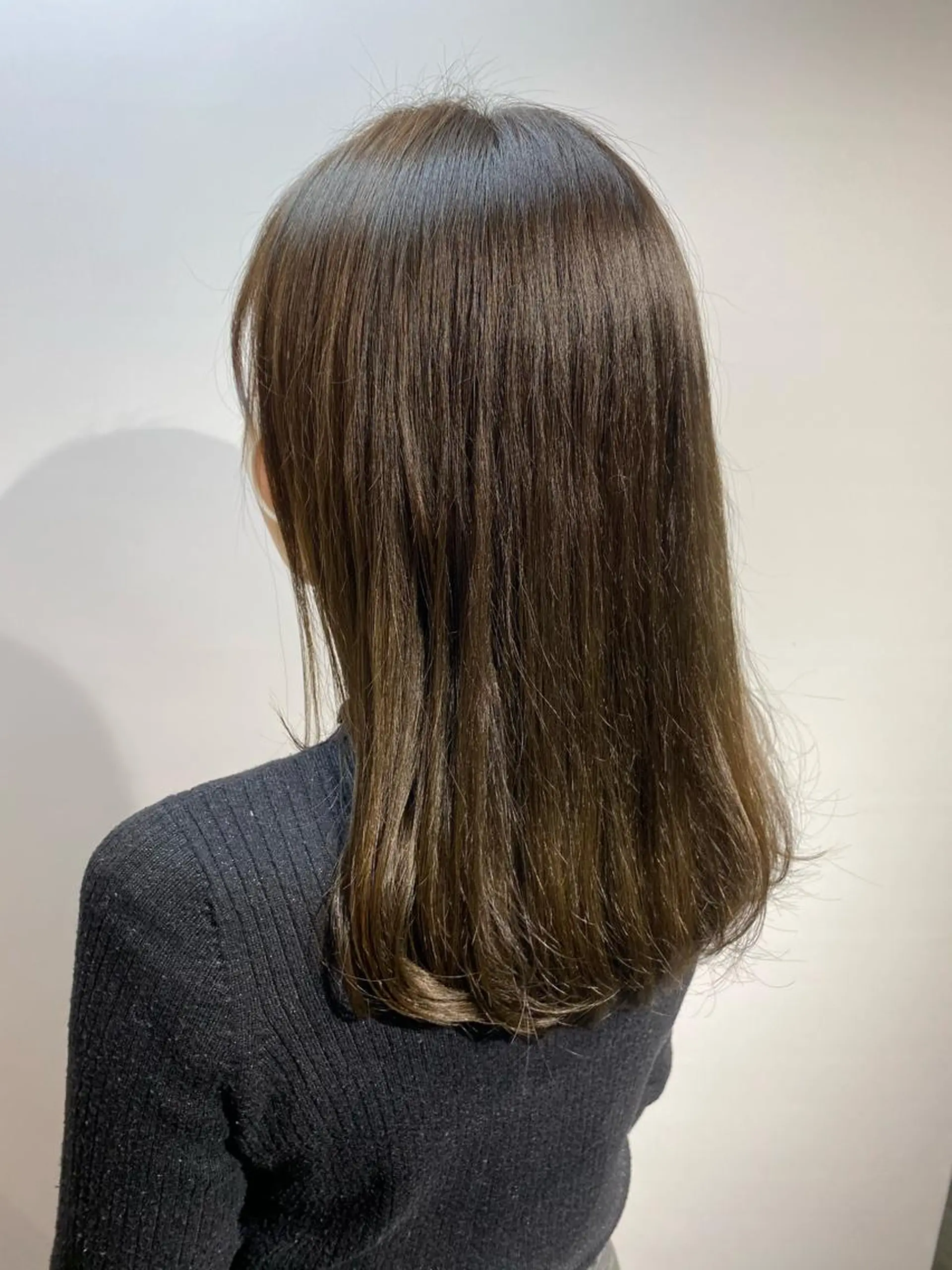 セミロング カラー アッシュ オリーブアッシュ オーガニックカラー 🫧縮毛矯正🫧ai hara🫧表参道のヘアスタイル