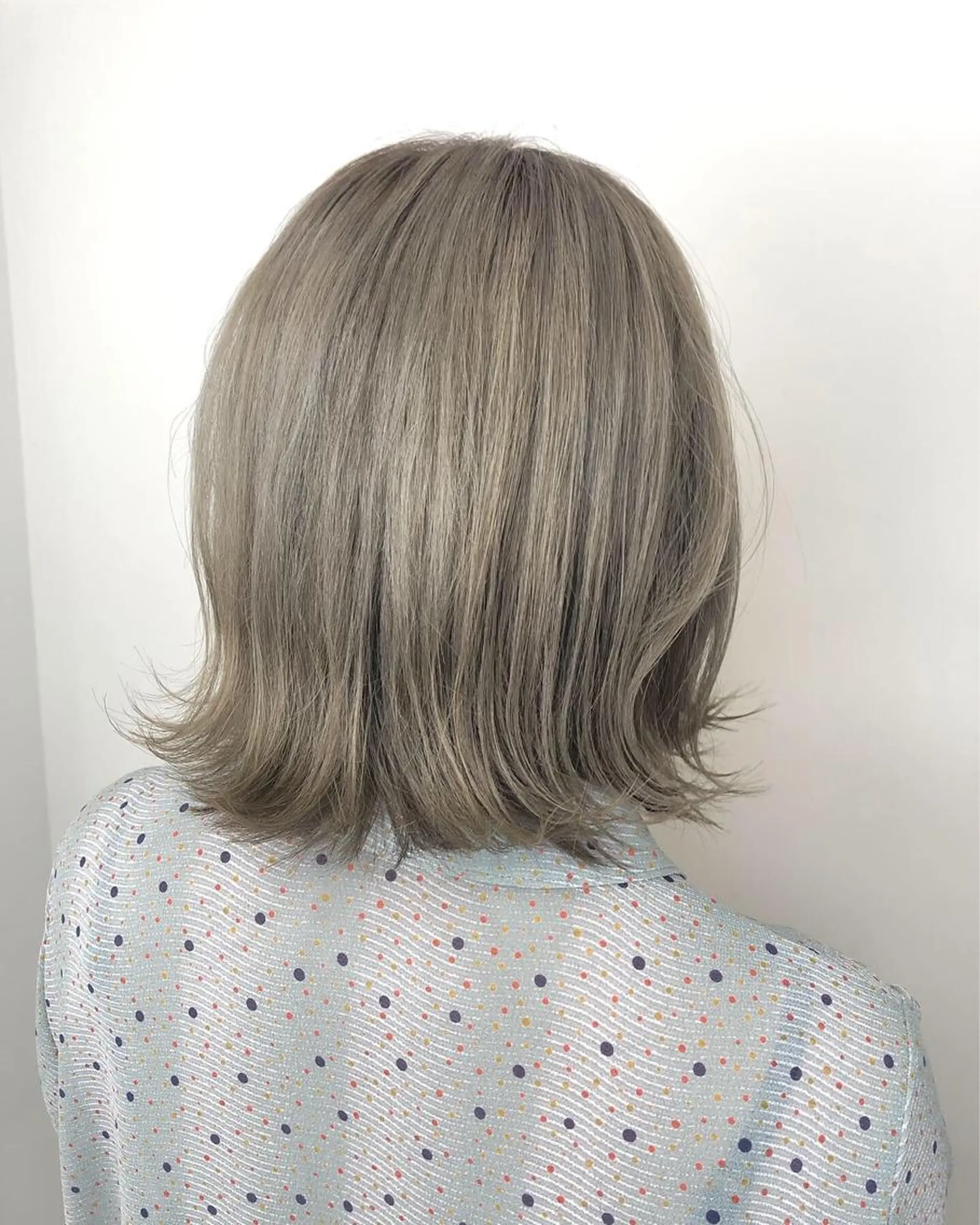 ショート カラー ブリーチ 透明感カラー グレージュ ミルクティーグレージュ ヘアカラー トリートメント 透明感カラー 松田晃代のヘアスタイル