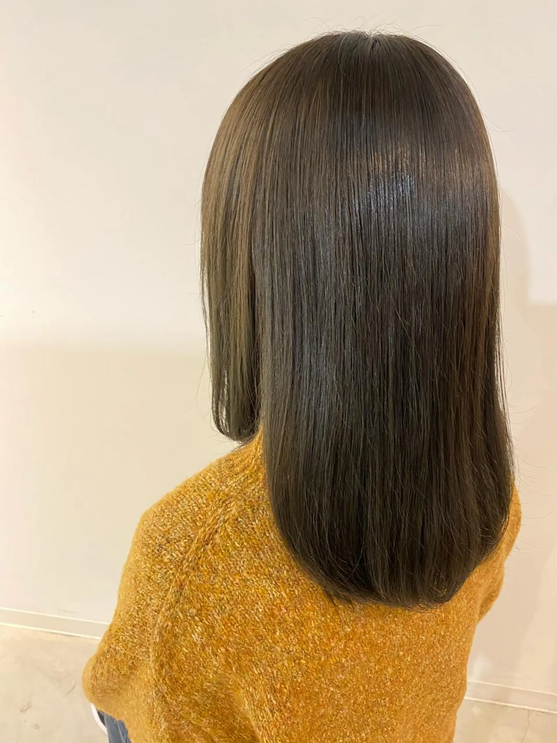 セミロング カラー ベージュカラー サイトウ アカネのヘアスタイル