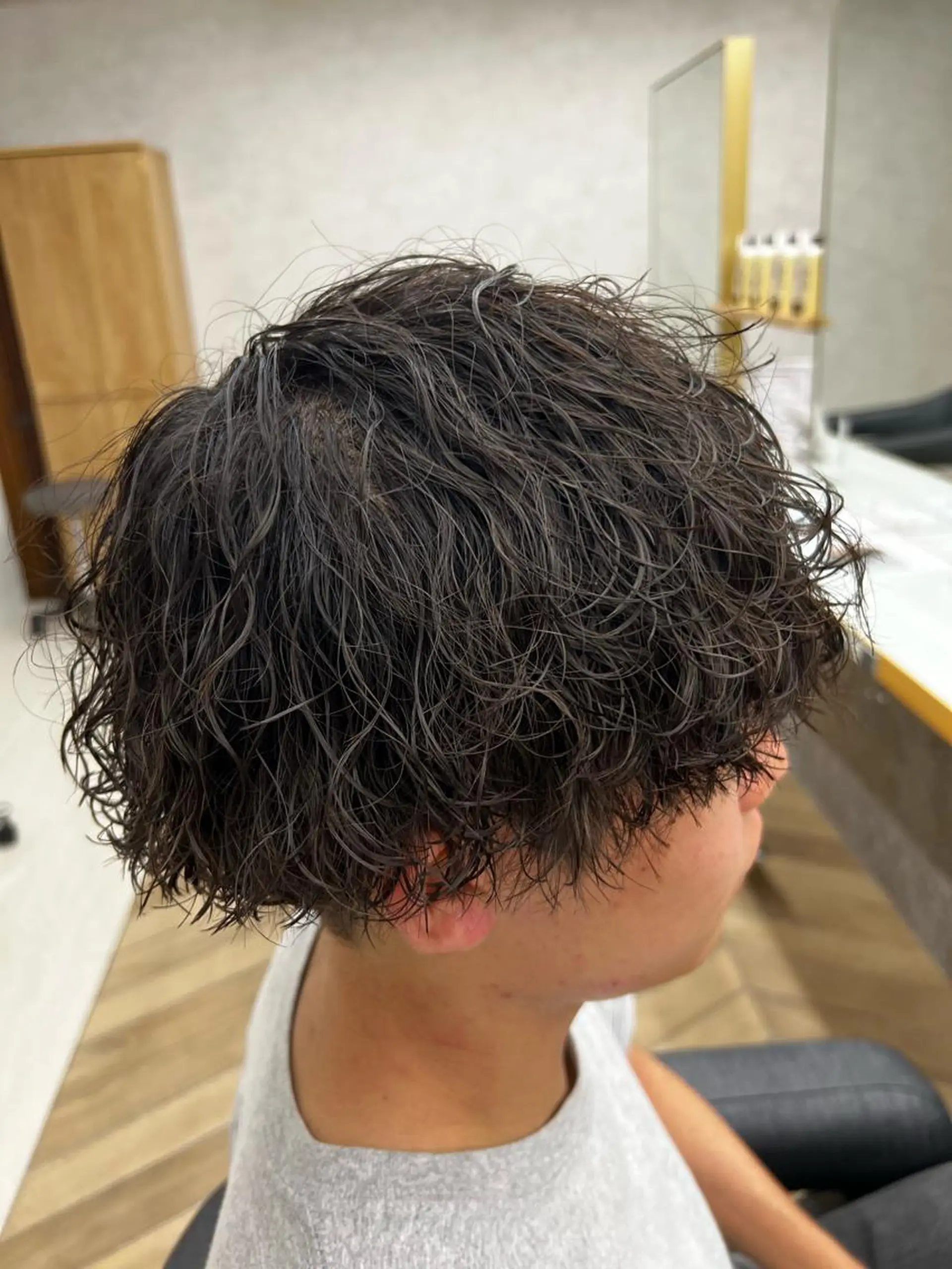 ミディアム パーマ メンズ 波巻きパーマ 🪐メンズ特化 ヤマクラ　タイキのヘアスタイル
