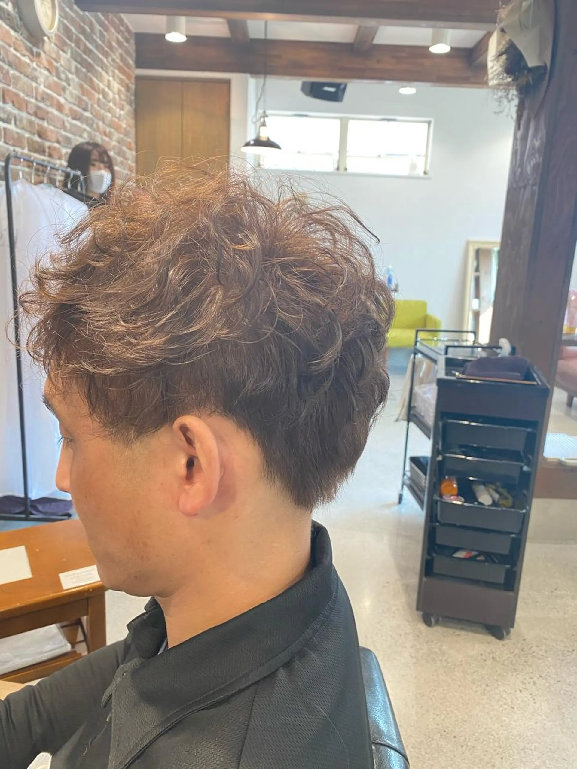 ショート パーマ メンズ マッシュ メンズパーマ 刈り上げ ekka所属・沖田 舞衣のヘアスタイル