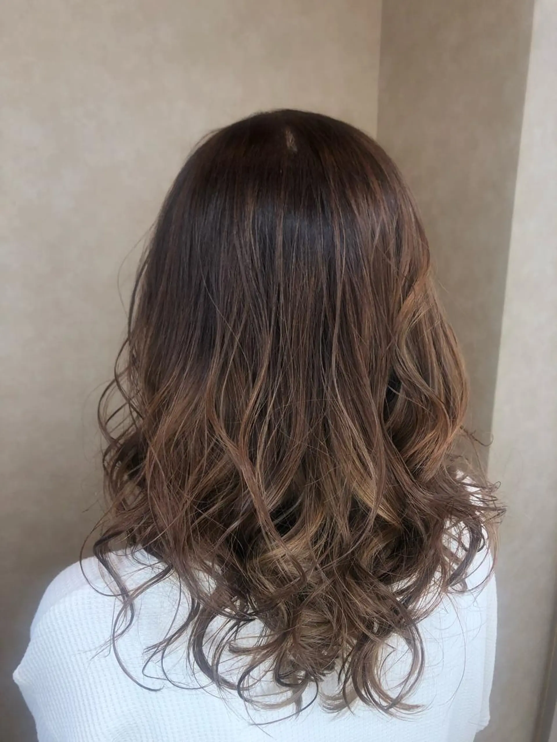 ミディアム 外国人風カラー レイヤーカット カワサキ ヒナコのヘアスタイル