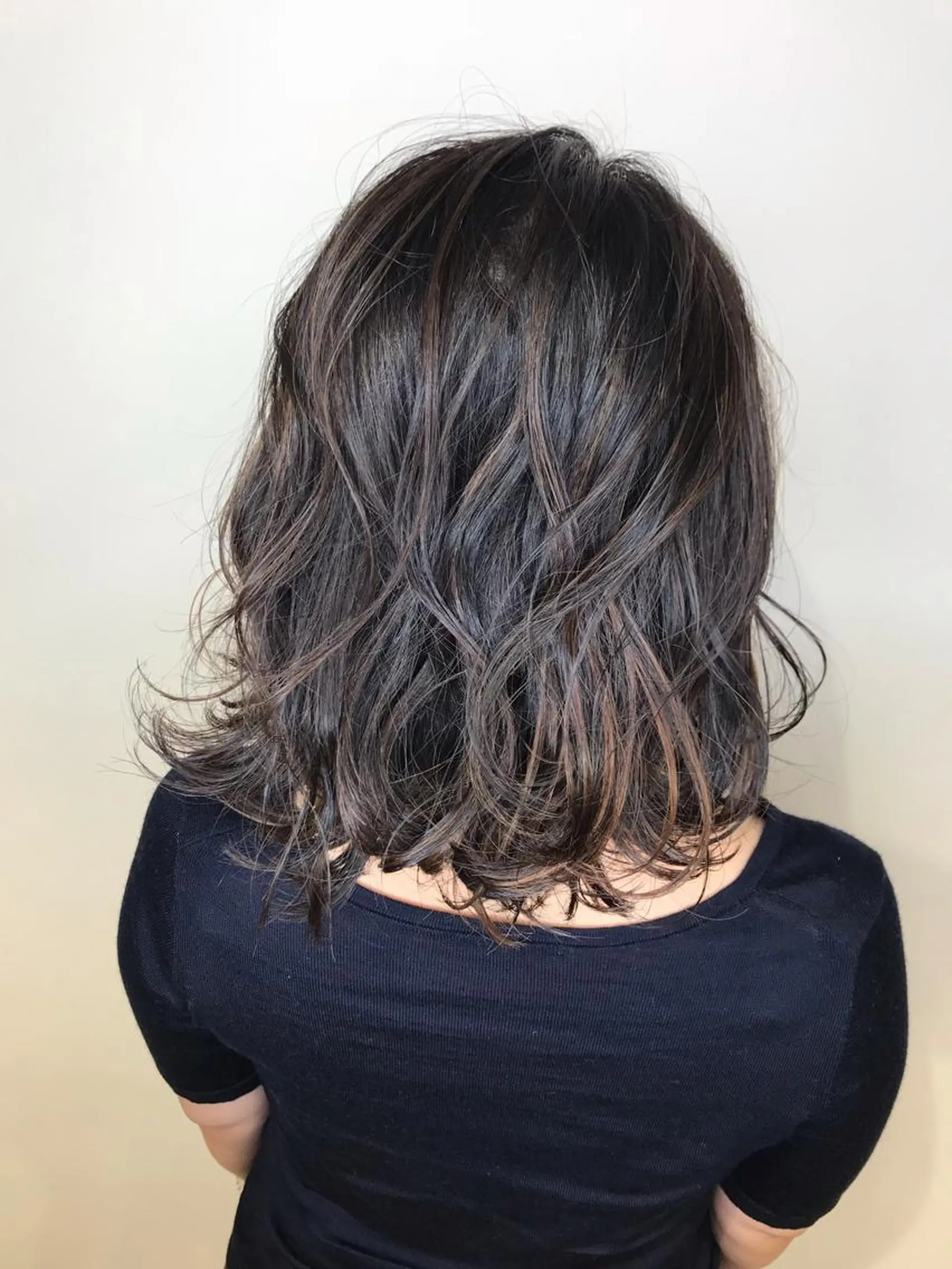 ミディアム カラー グラデーションカラー ハイライトカラー イルミナカラー ハイライト AMI Hair  supply所属・髪質改善カラー 韓国風レイヤーのヘアスタイル