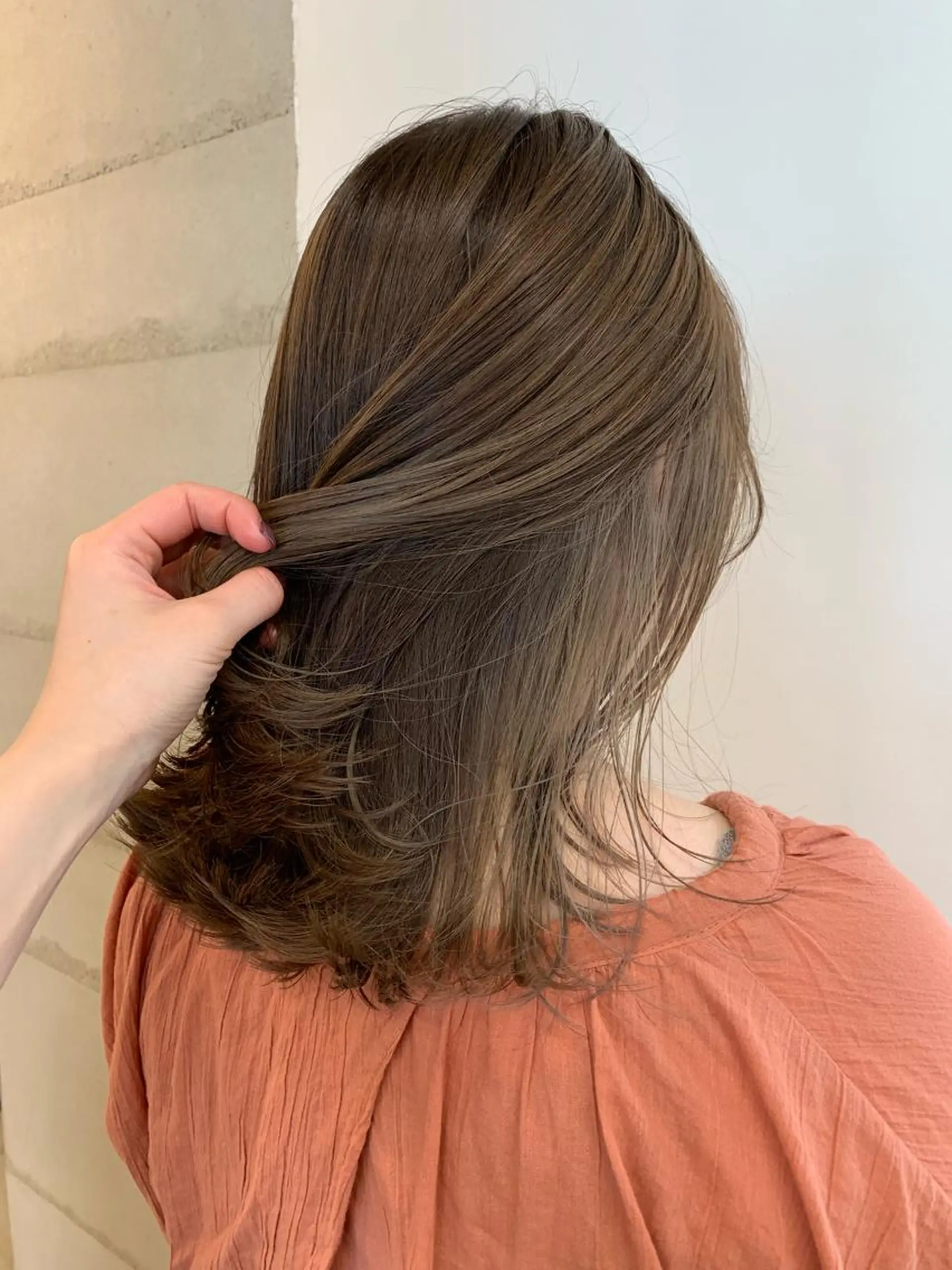 ミディアム 透明感/オリーブ/ グレージュ/YUKAのヘアスタイル