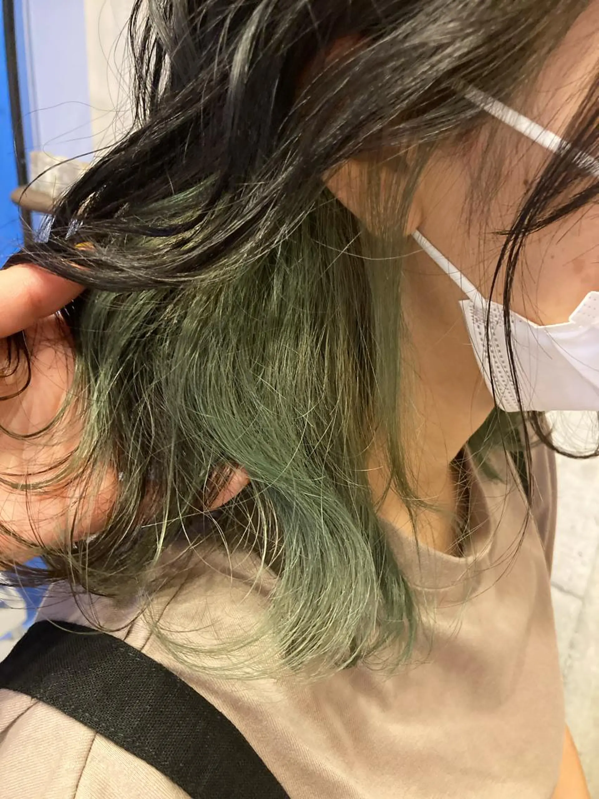 ミディアム カラー 岸田 莉奈のヘアスタイル