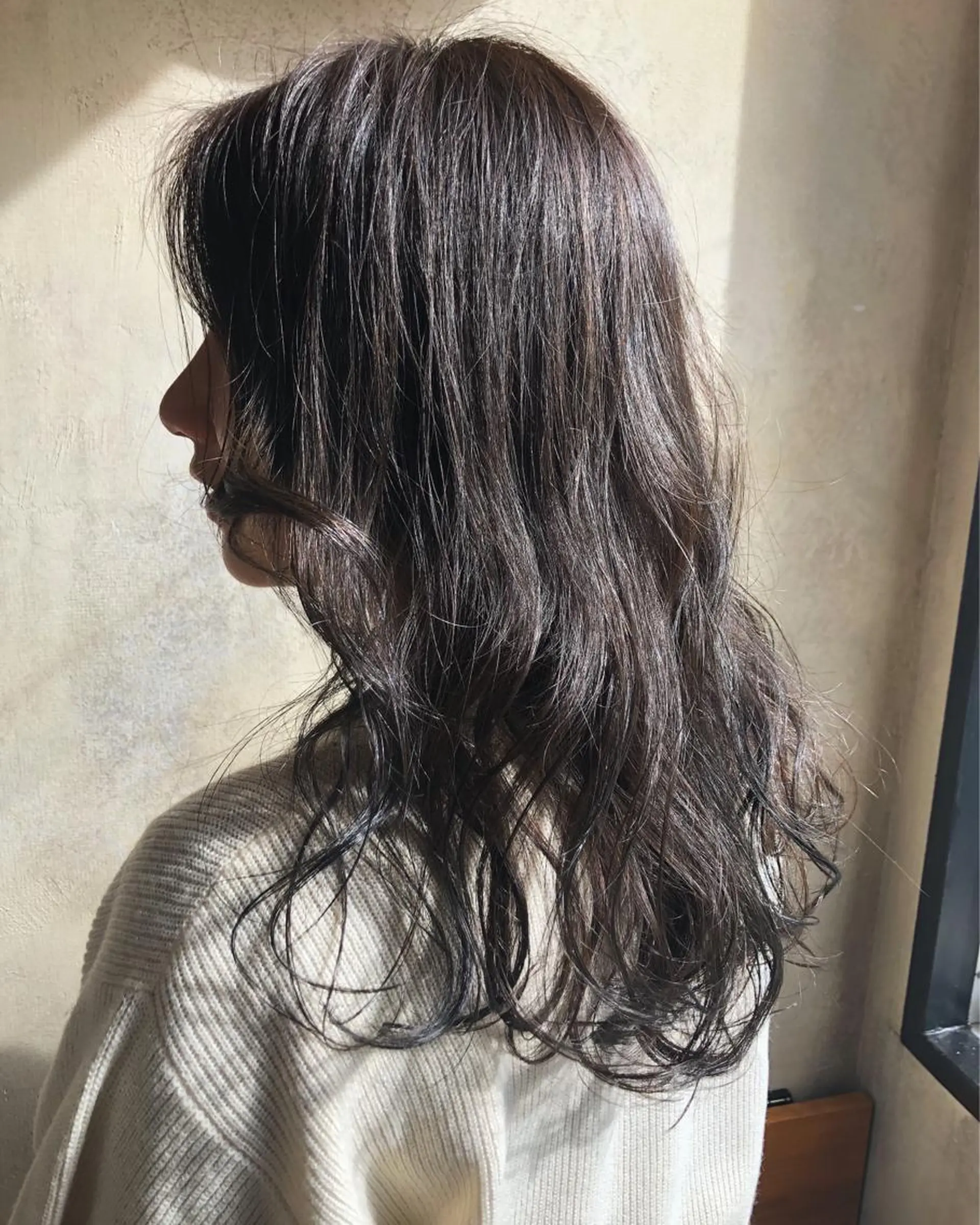 ロング カラー ツキノキ ミナのヘアスタイル