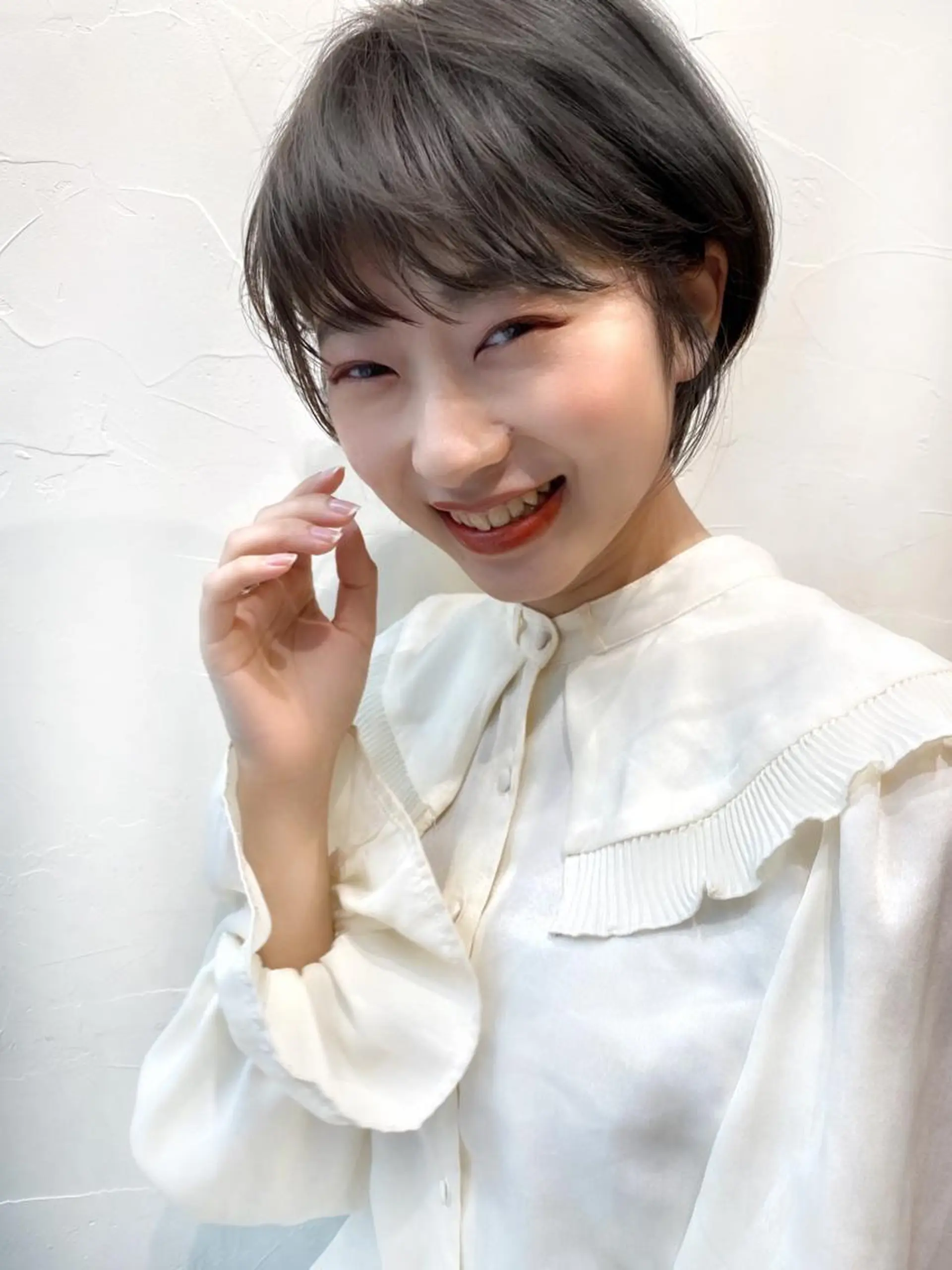 ショート カラー 三浦 望のヘアスタイル