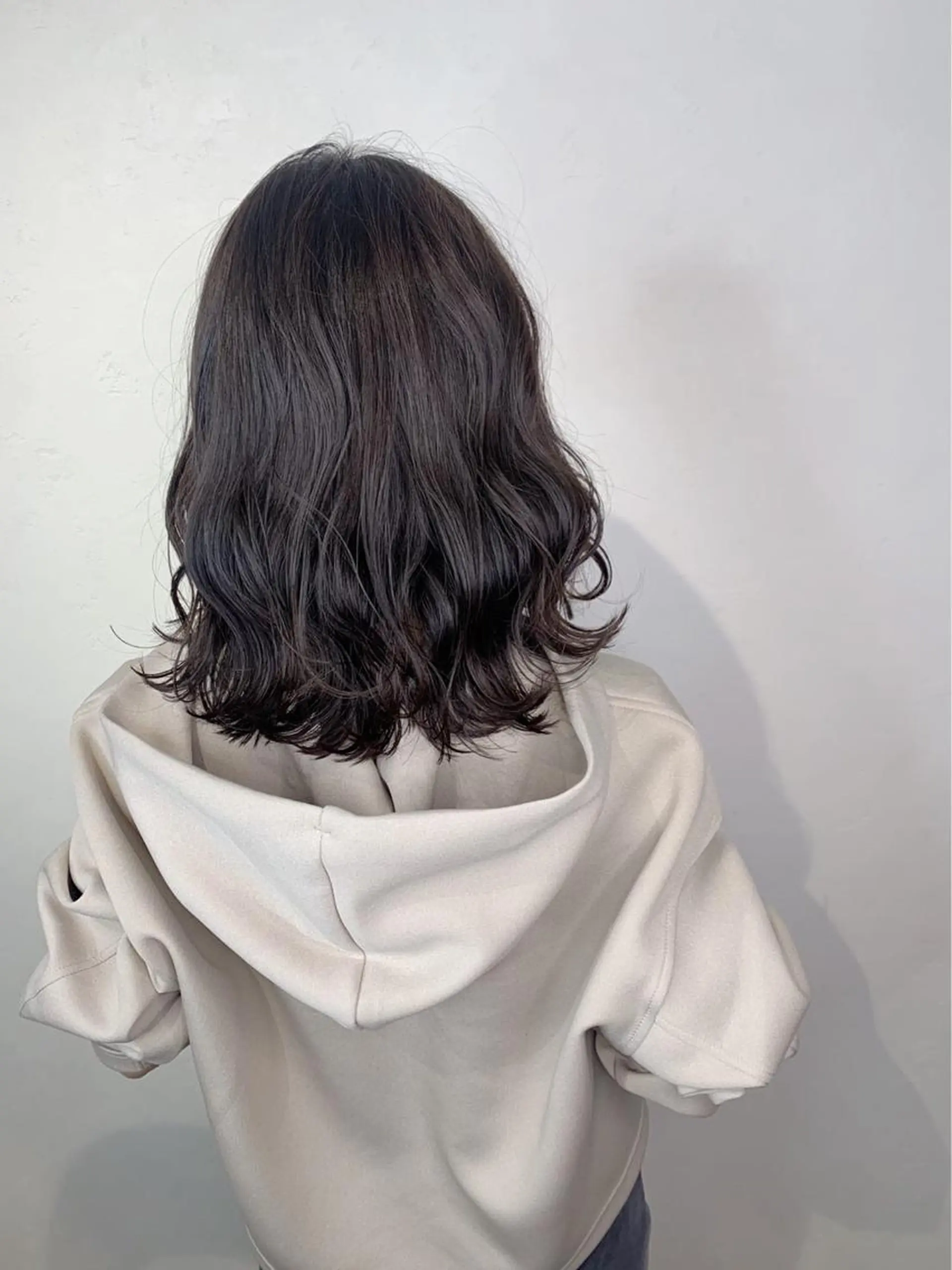 ミディアム カラー _WHITE 高槻のヘアスタイル